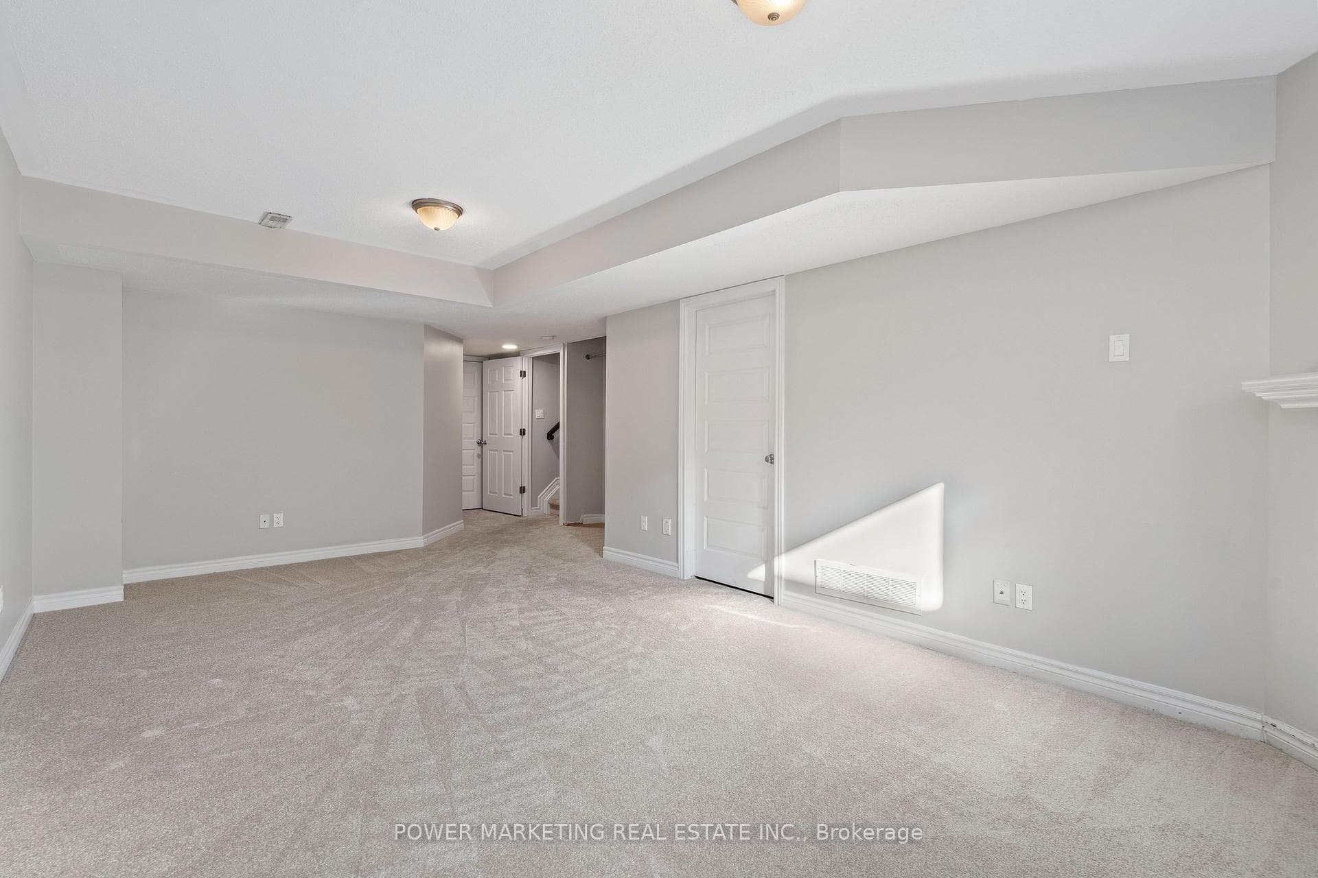 245 SILVERMOON Crescent photo 29