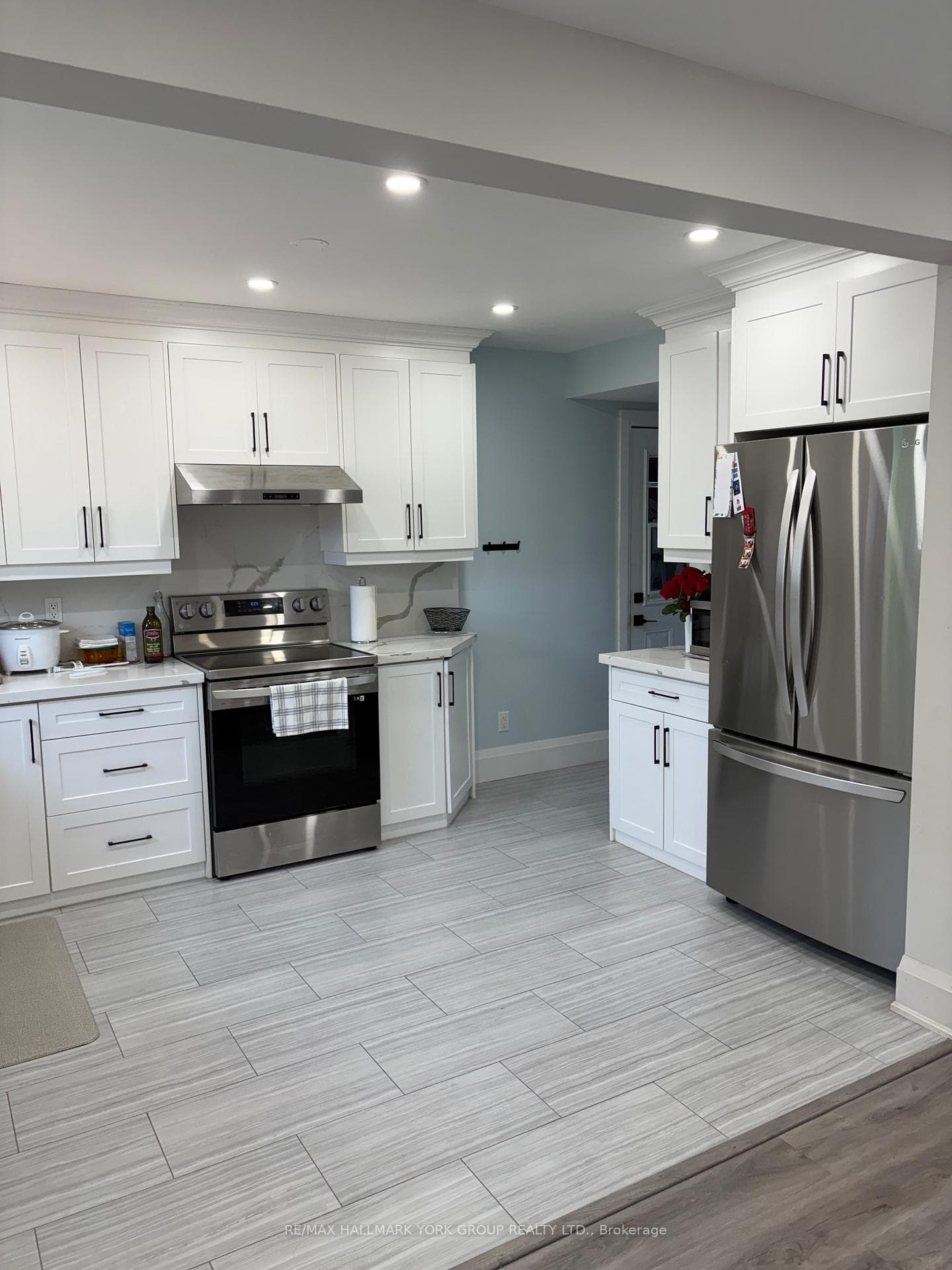 276 Glenwoods Avenue photo 2