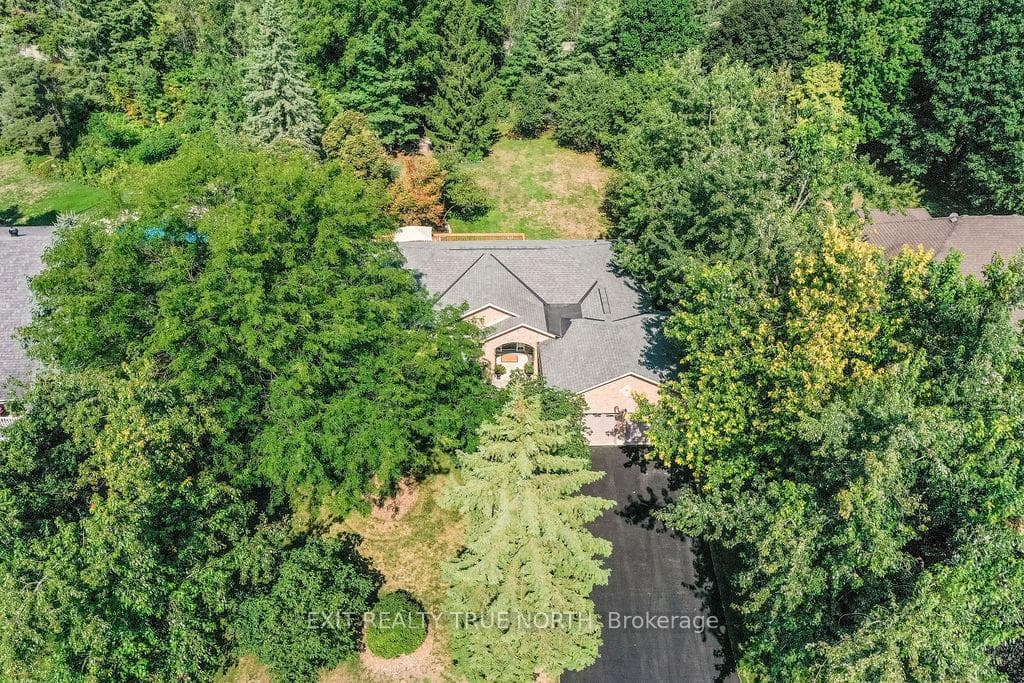 28 Nicholson Crescent photo 2