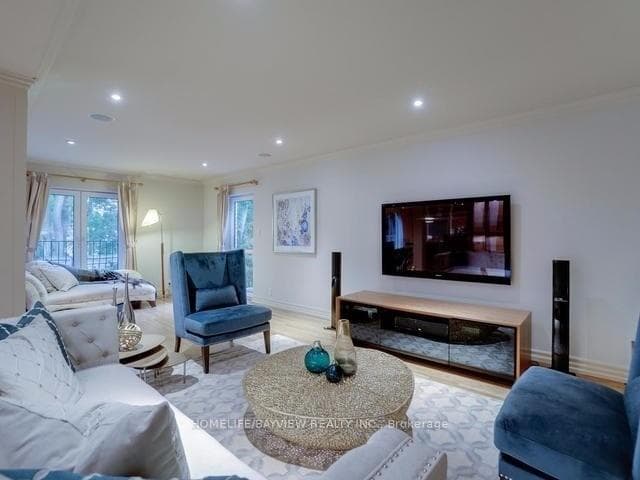 45 Aldershot Crescent photo 3