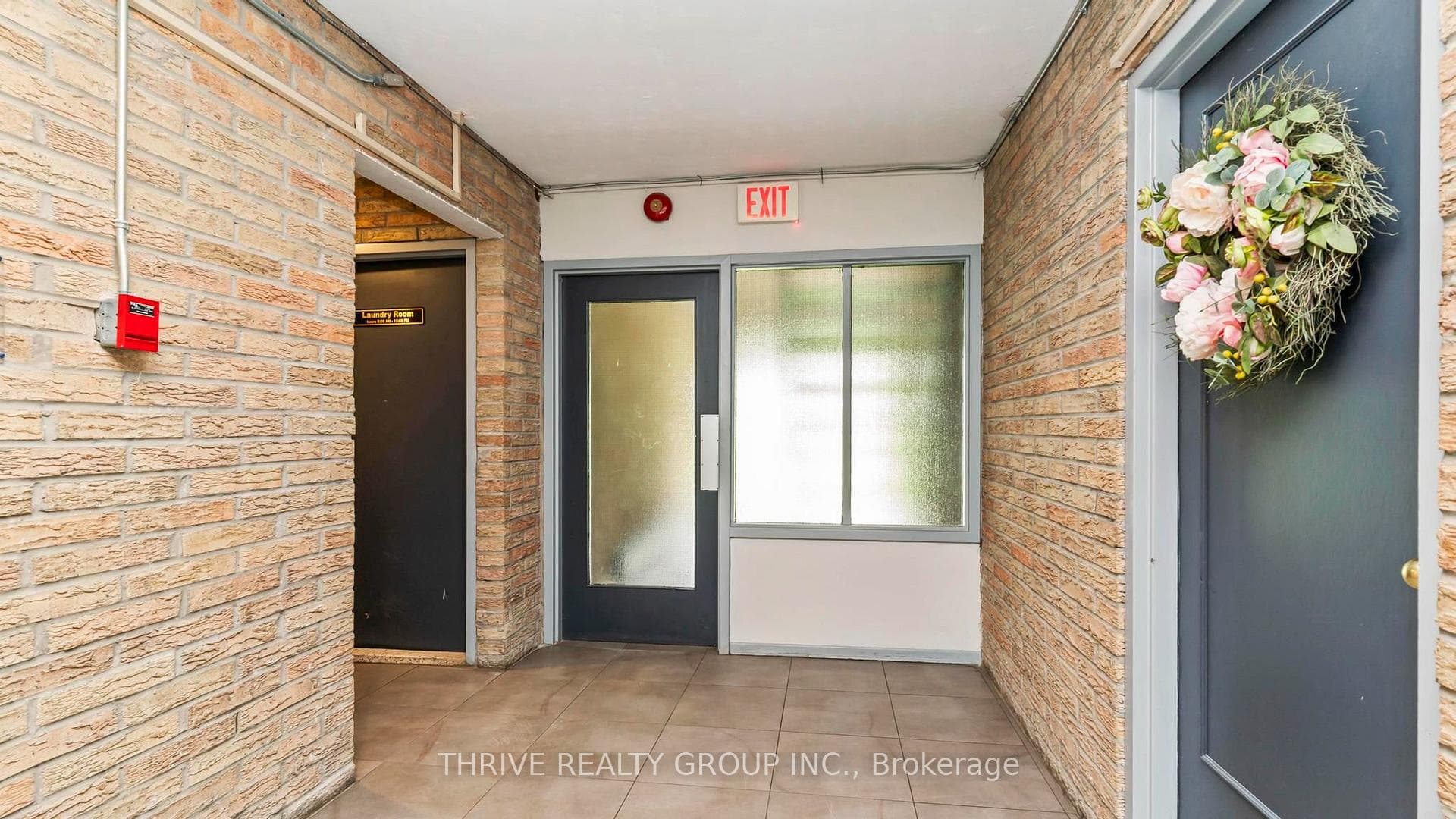 635 Wonderland Road Unit 4 photo 4