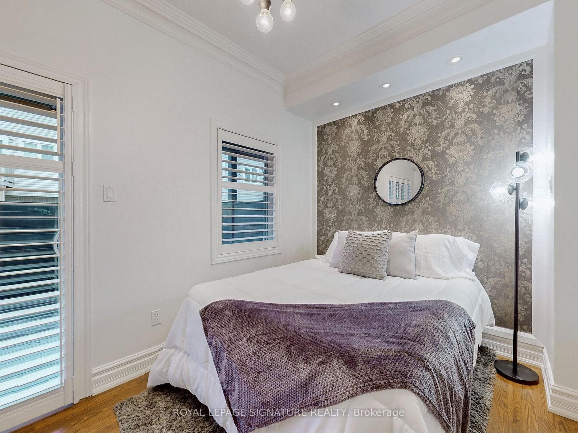 93 Piggott Mews photo 24