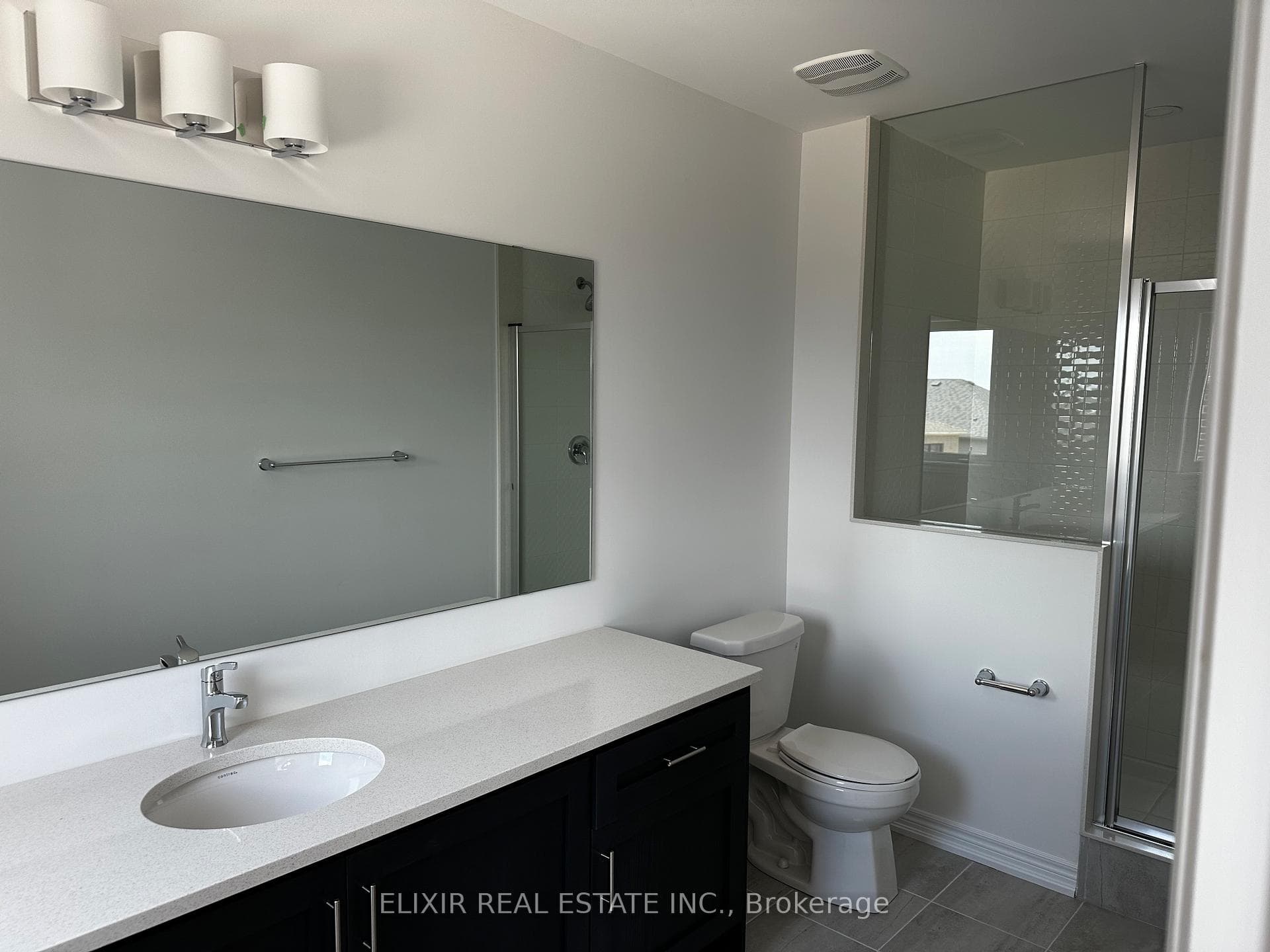 141 Fenchurch Manor photo 31