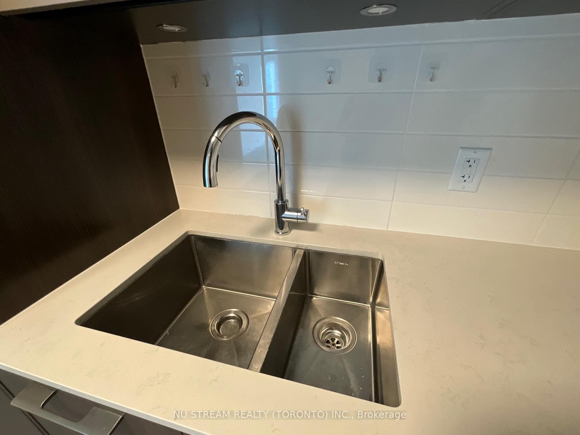 18 Water Walk Drive Unit 1809 photo 9