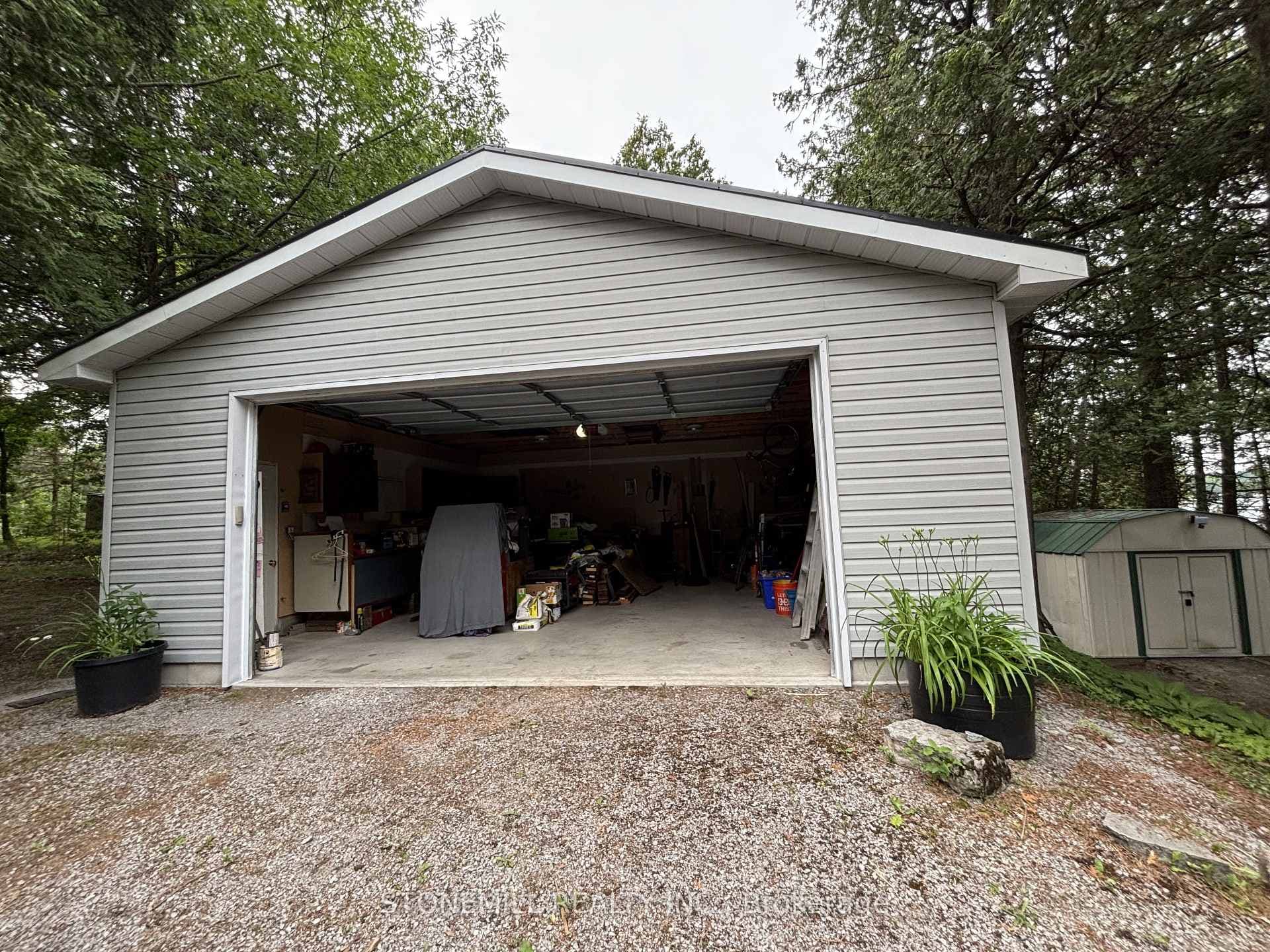 Huge, Insulated 24' x 24' Garage