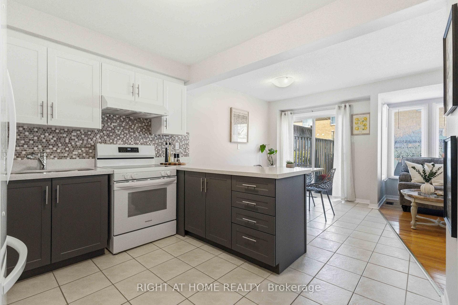 39 Davies Cres - Kitchen