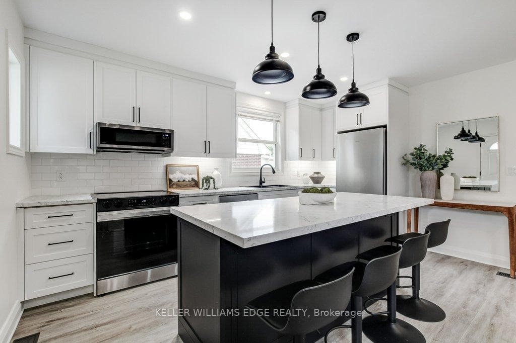 202 Erindale Avenue photo 2