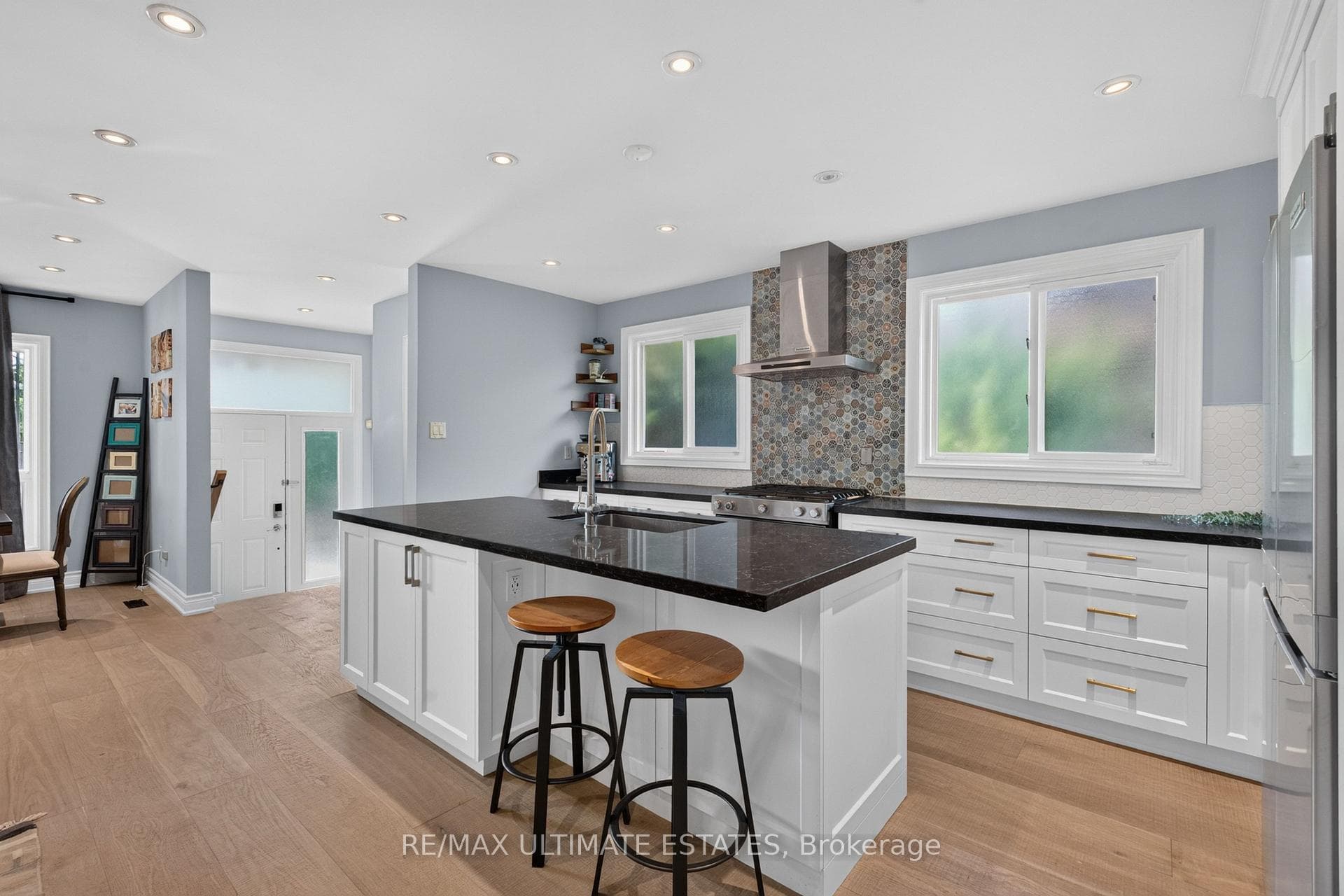 325 Goldenwood Road photo 13
