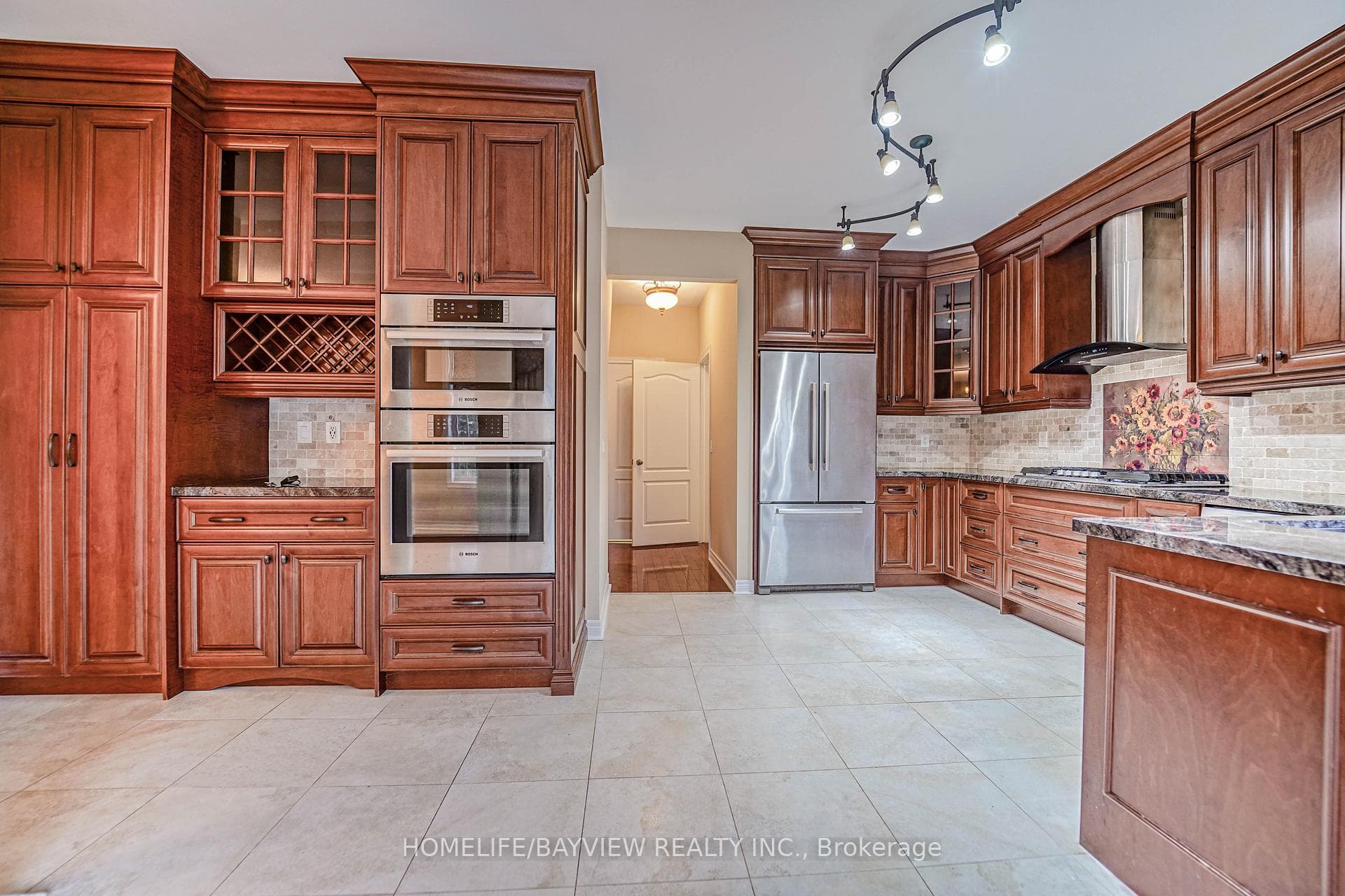 88 Regatta Avenue photo 20