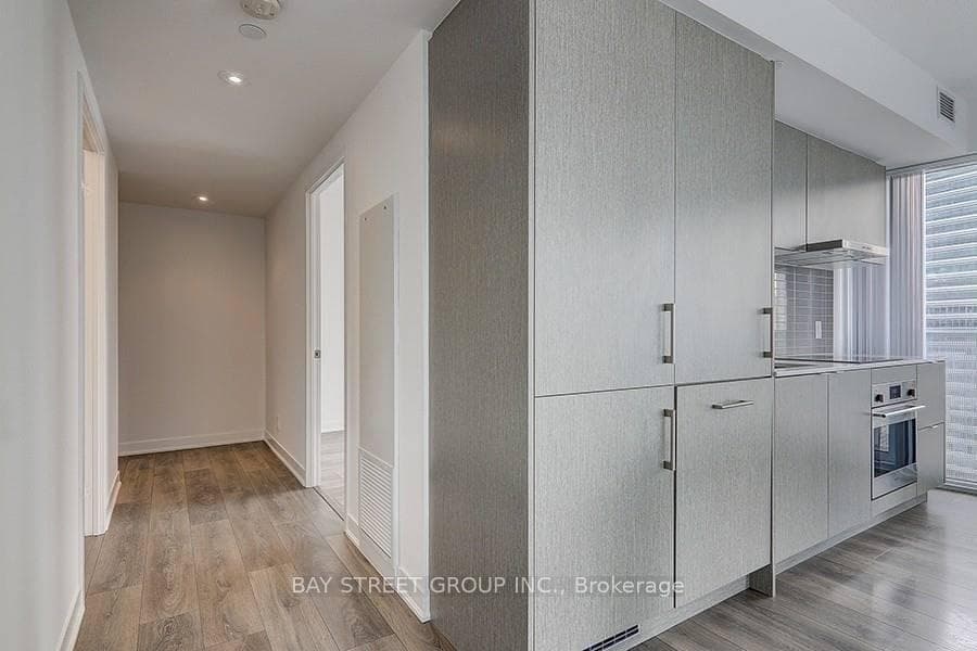 88 Harbour Street Unit 2004 photo 16