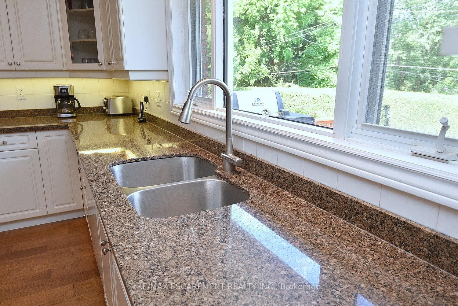 219 Strathcona Drive photo 13