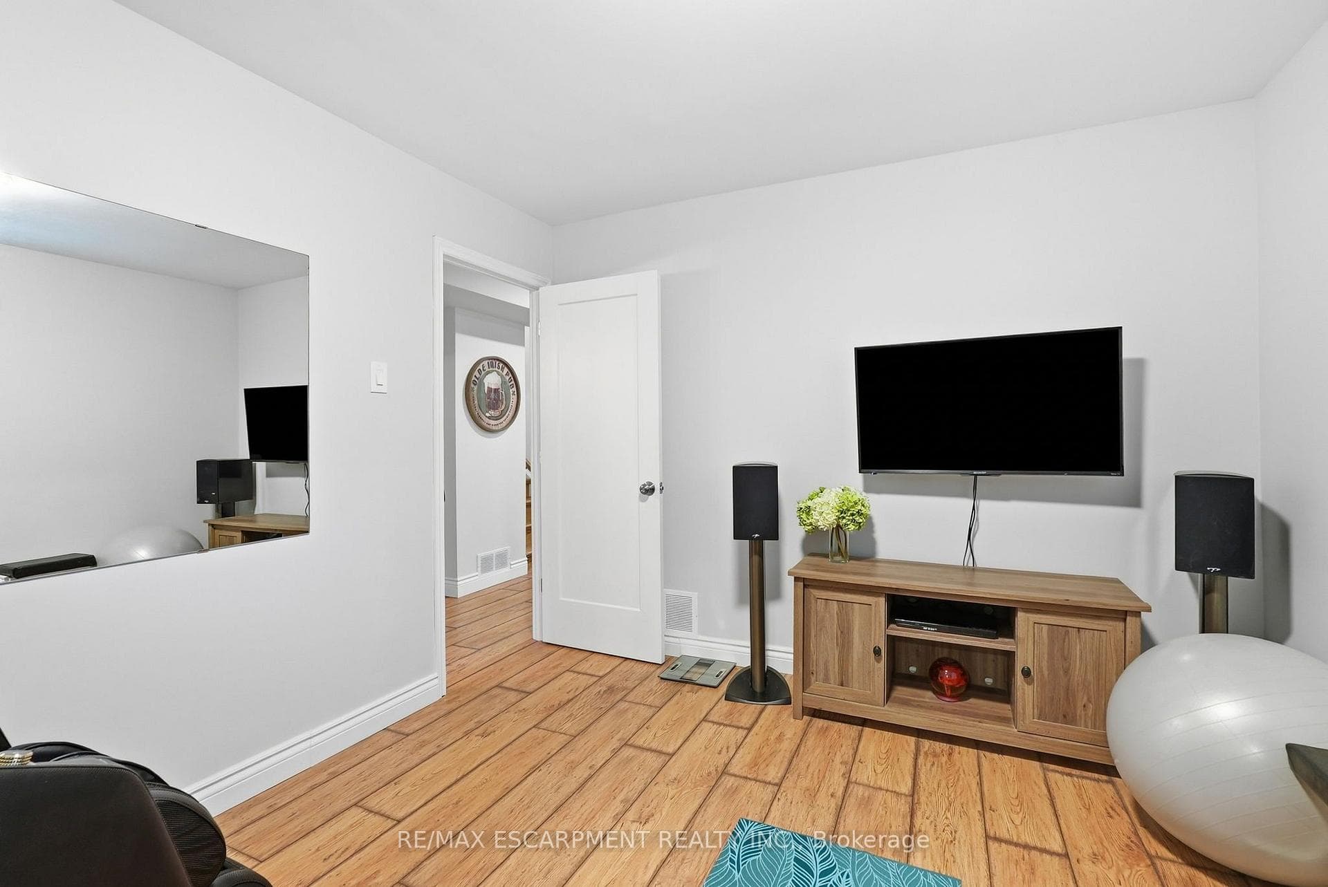 224 ATHENIA Drive photo 31