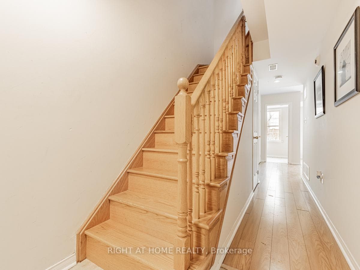 12 Tiller Lane photo 4