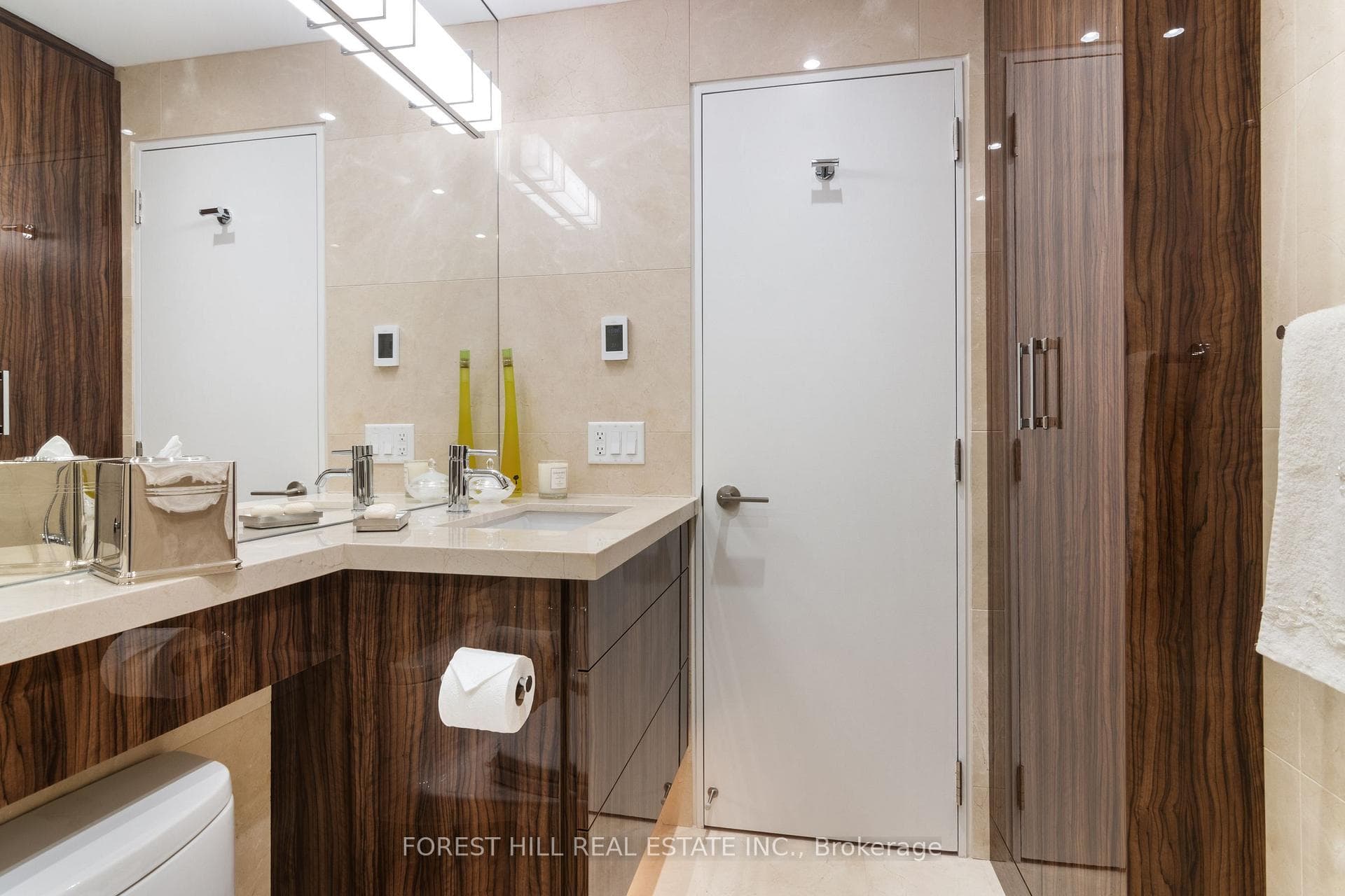 500 Avenue Road Unit 1401 photo 29