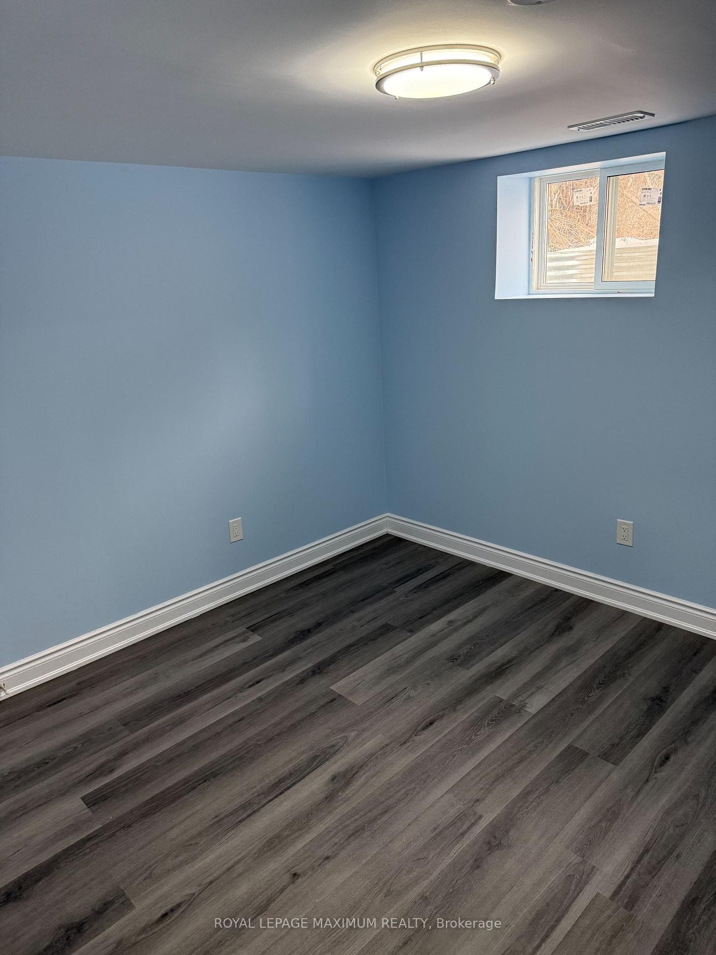 5 Lawrence Crescent Unit Lower photo 6