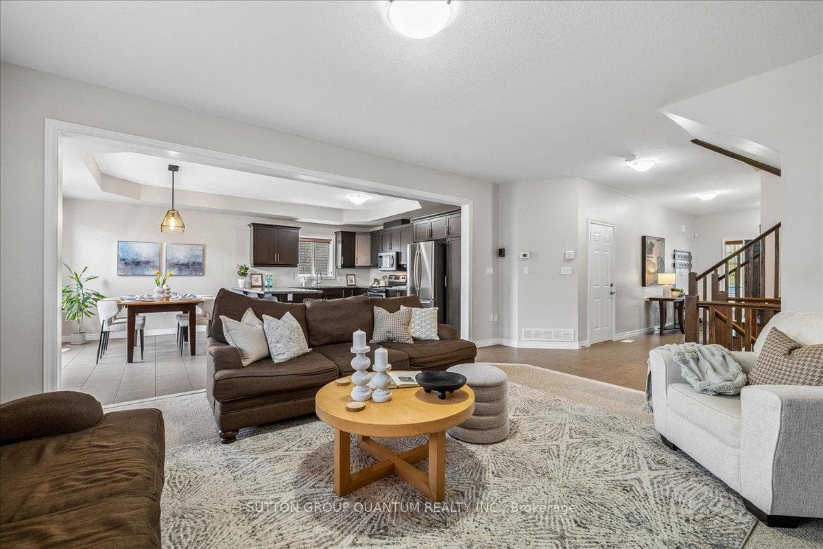 92 Garinger Crescent photo 9