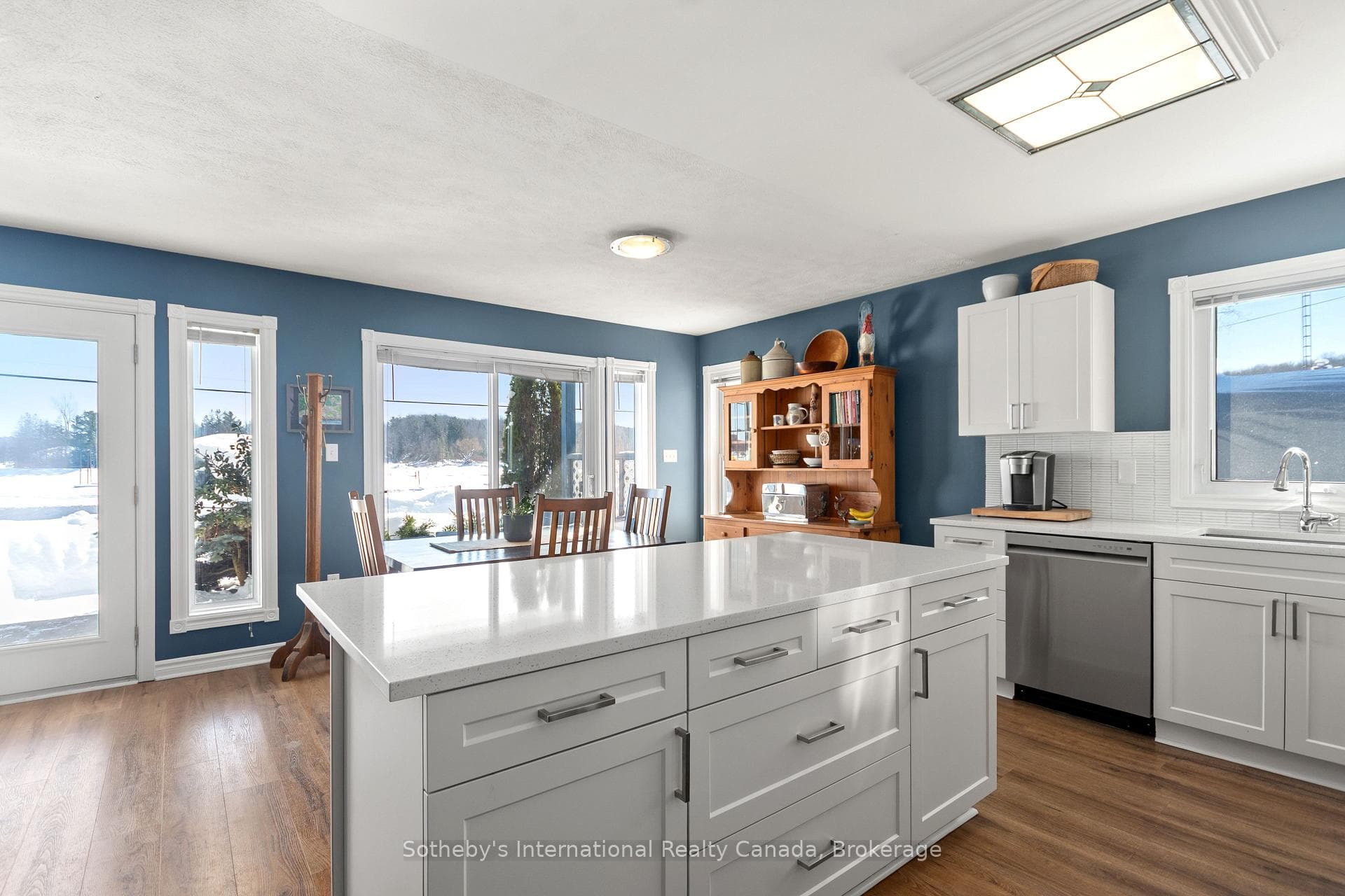 604 CHAMPLAIN Road photo 11