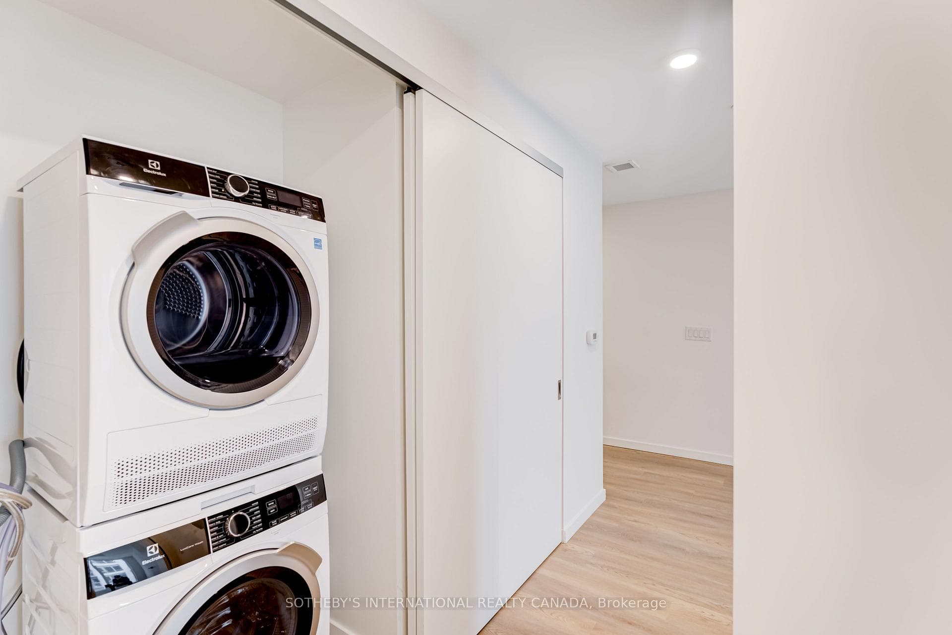 689 THE QUEENSWAY N/A Unit 429 photo 13