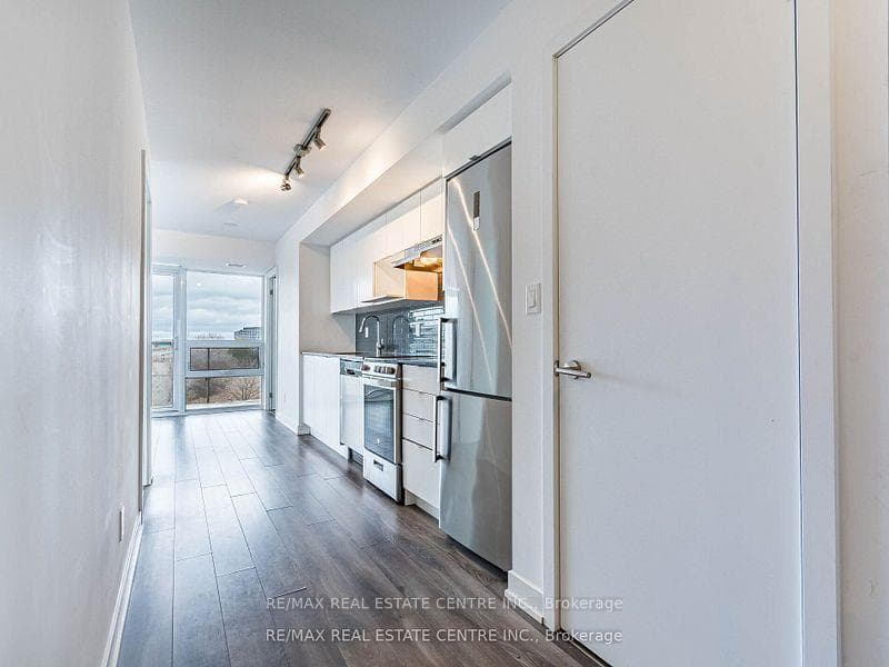 120 Varna Drive Unit 605 photo 7