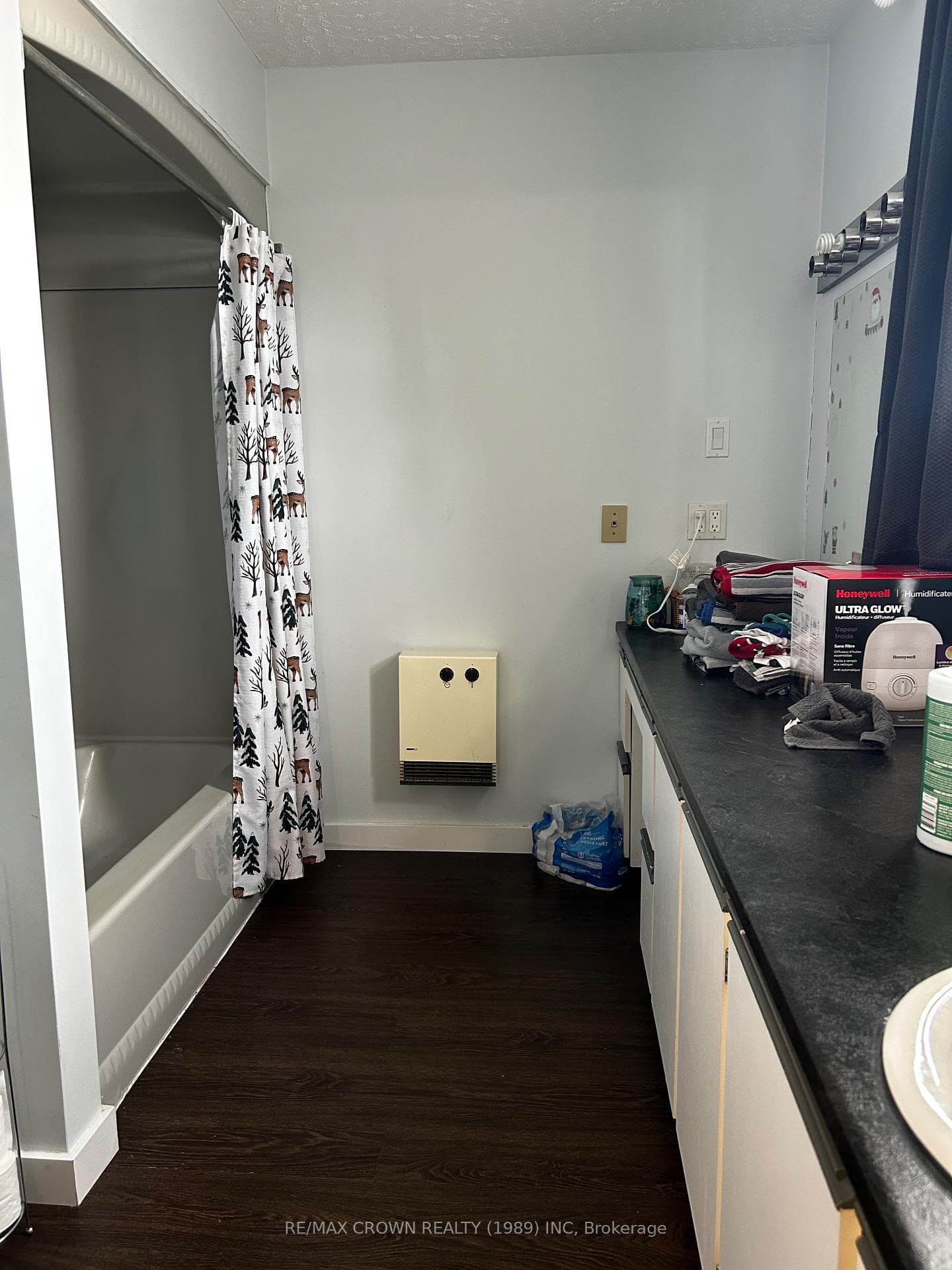 Bathroom (4pc) on 2nd level