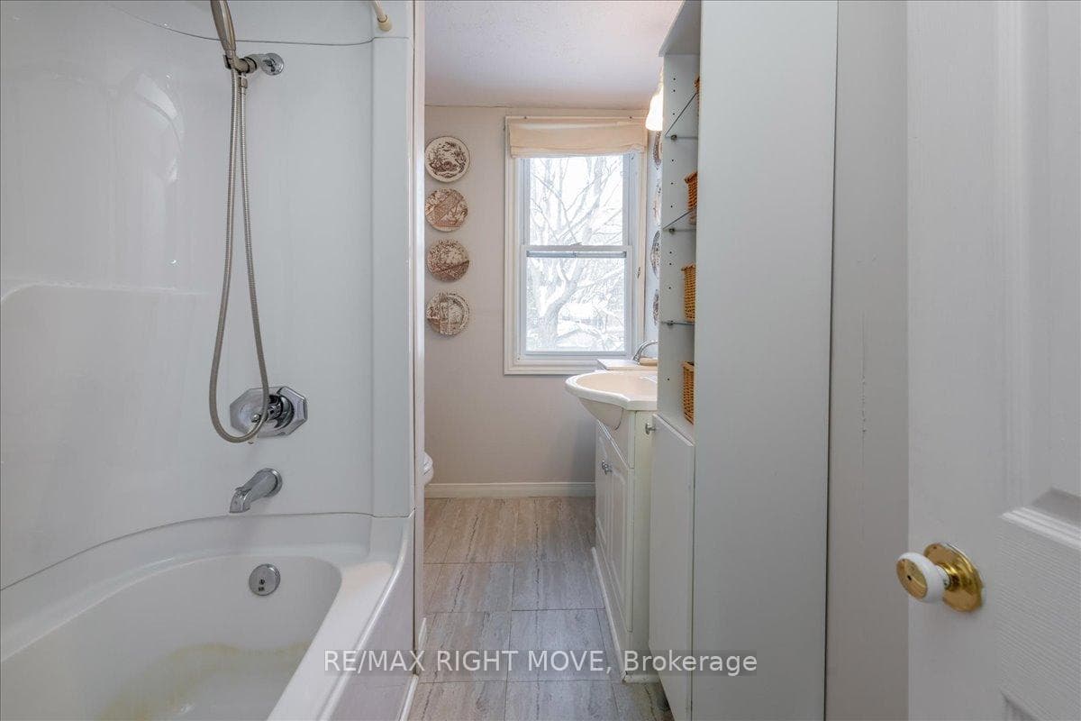 132 Jarvis Street photo 24