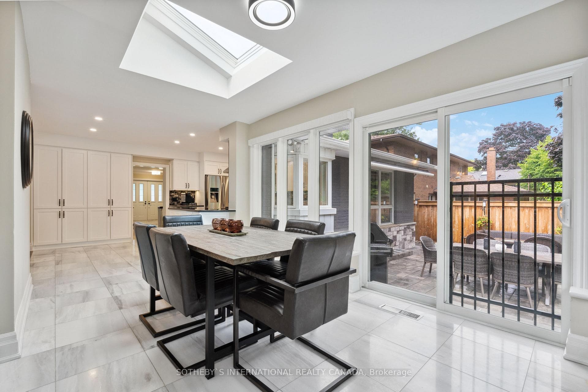 8 Courtsfield Crescent photo 11