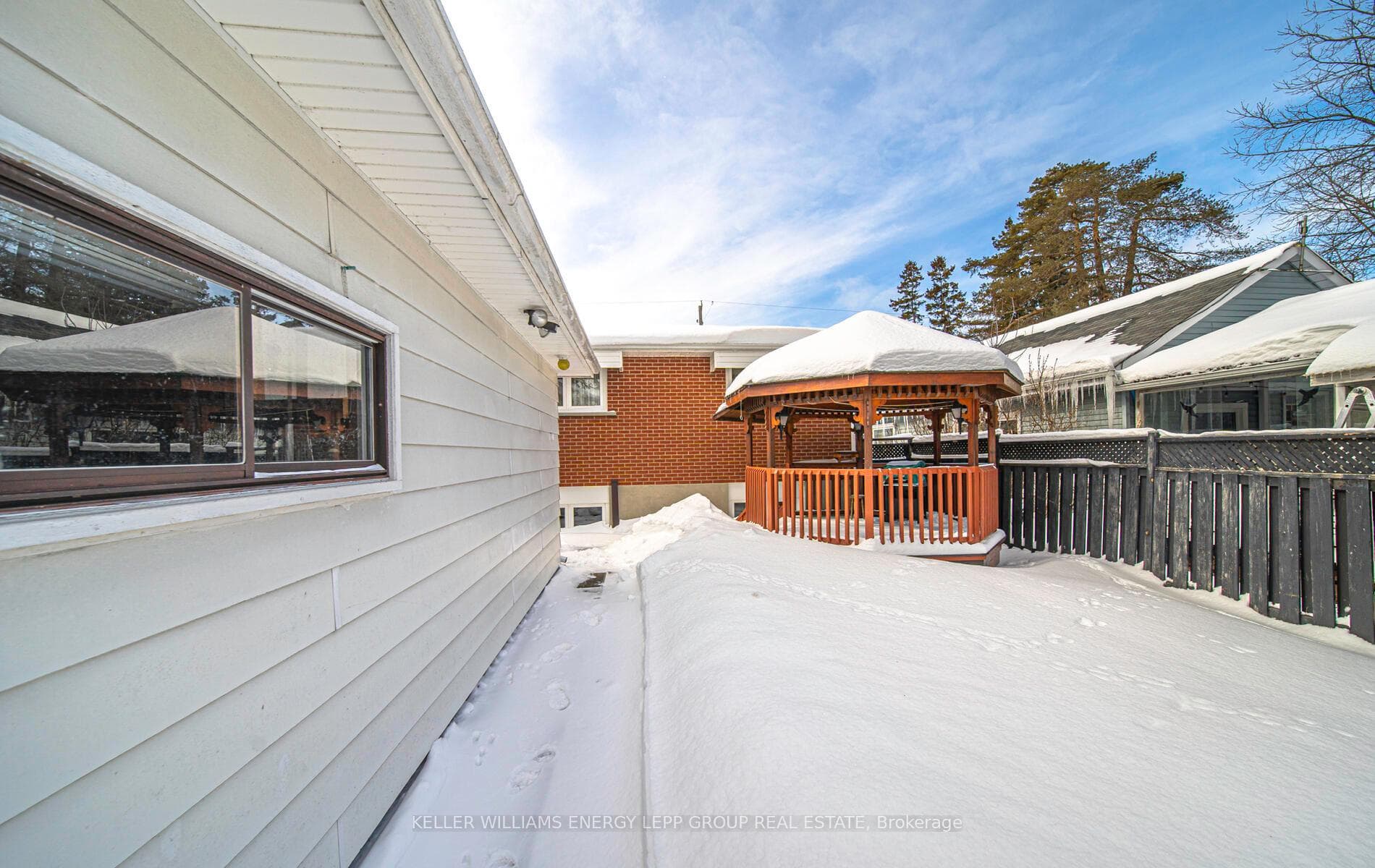 265 Gibbons Street photo 31