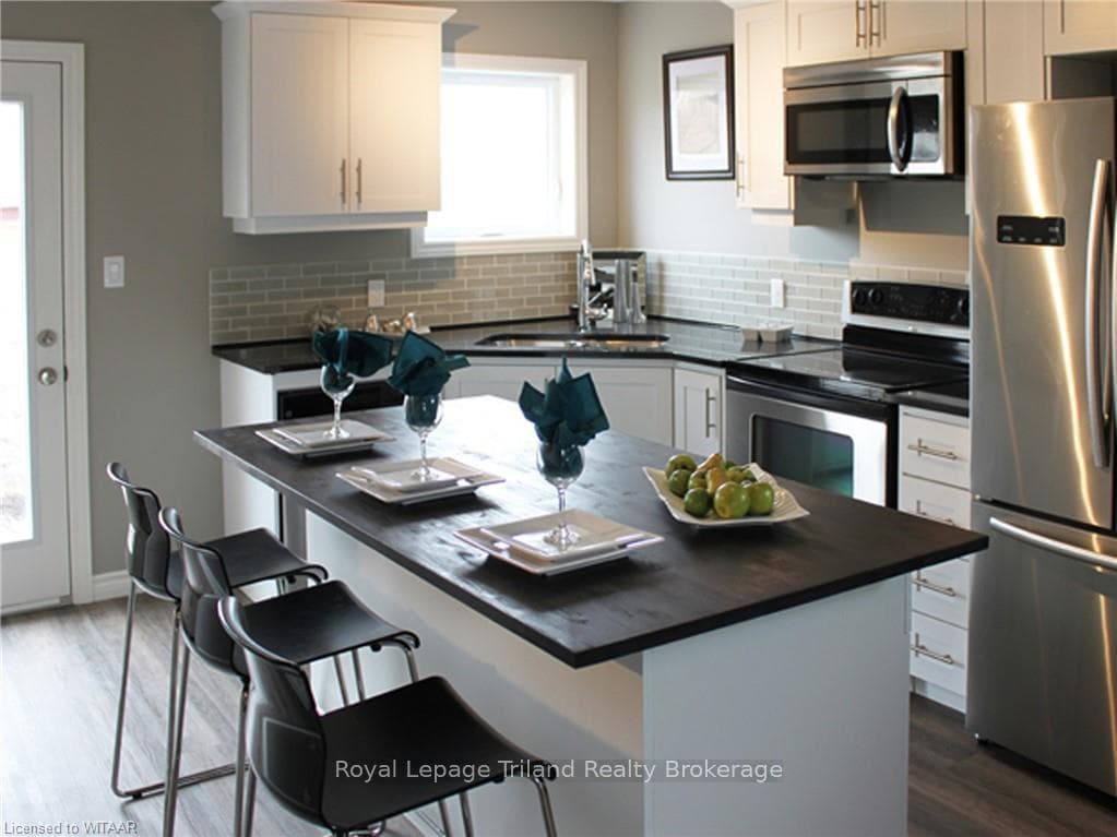 687 CANTERBURY Street Unit 2 photo 2