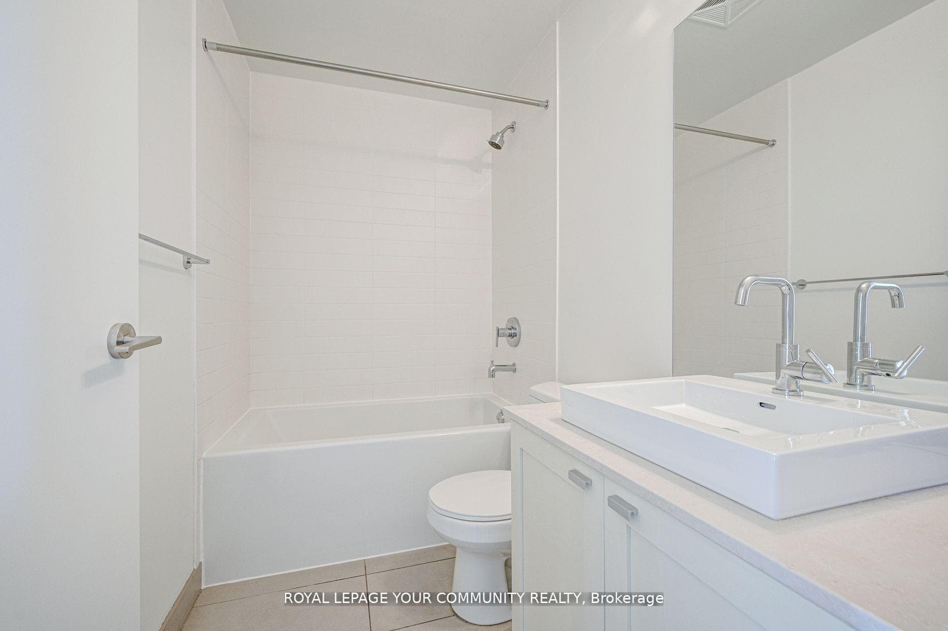 105 The Queensway Avenue Unit 413 photo 8
