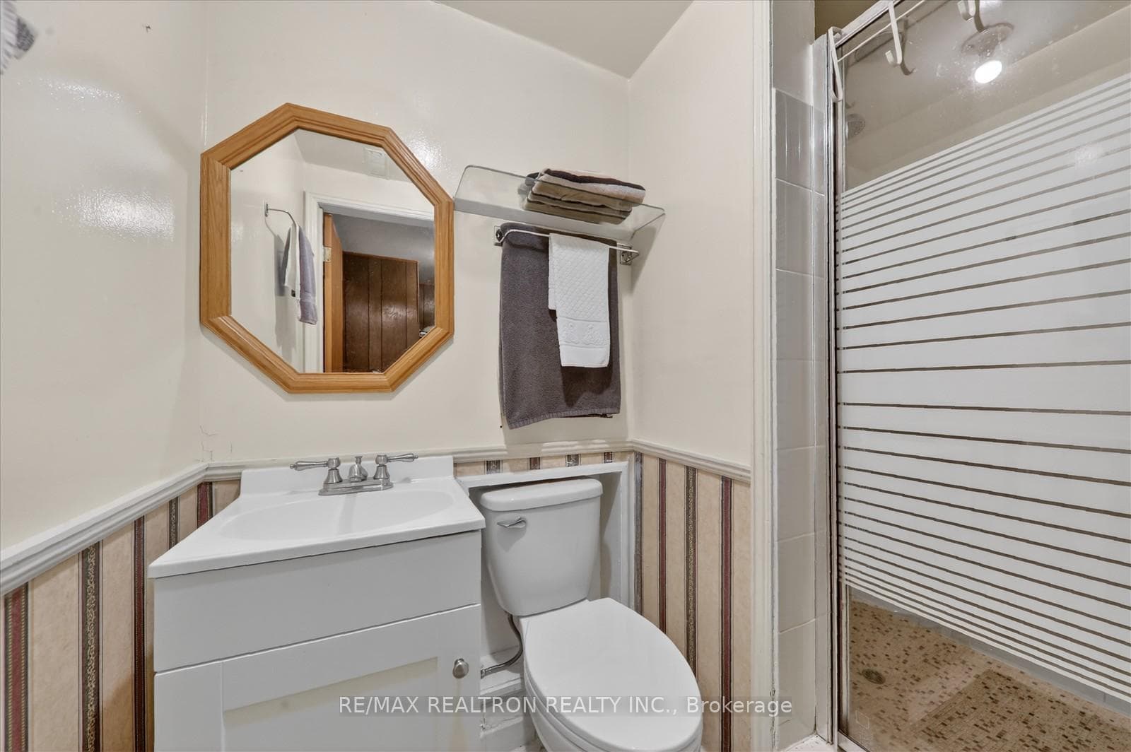 144 Merkley Square photo 34