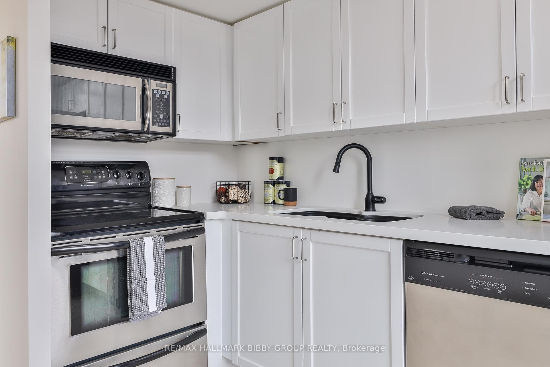 28 Harrison Garden Boulevard Unit 1002 photo 12