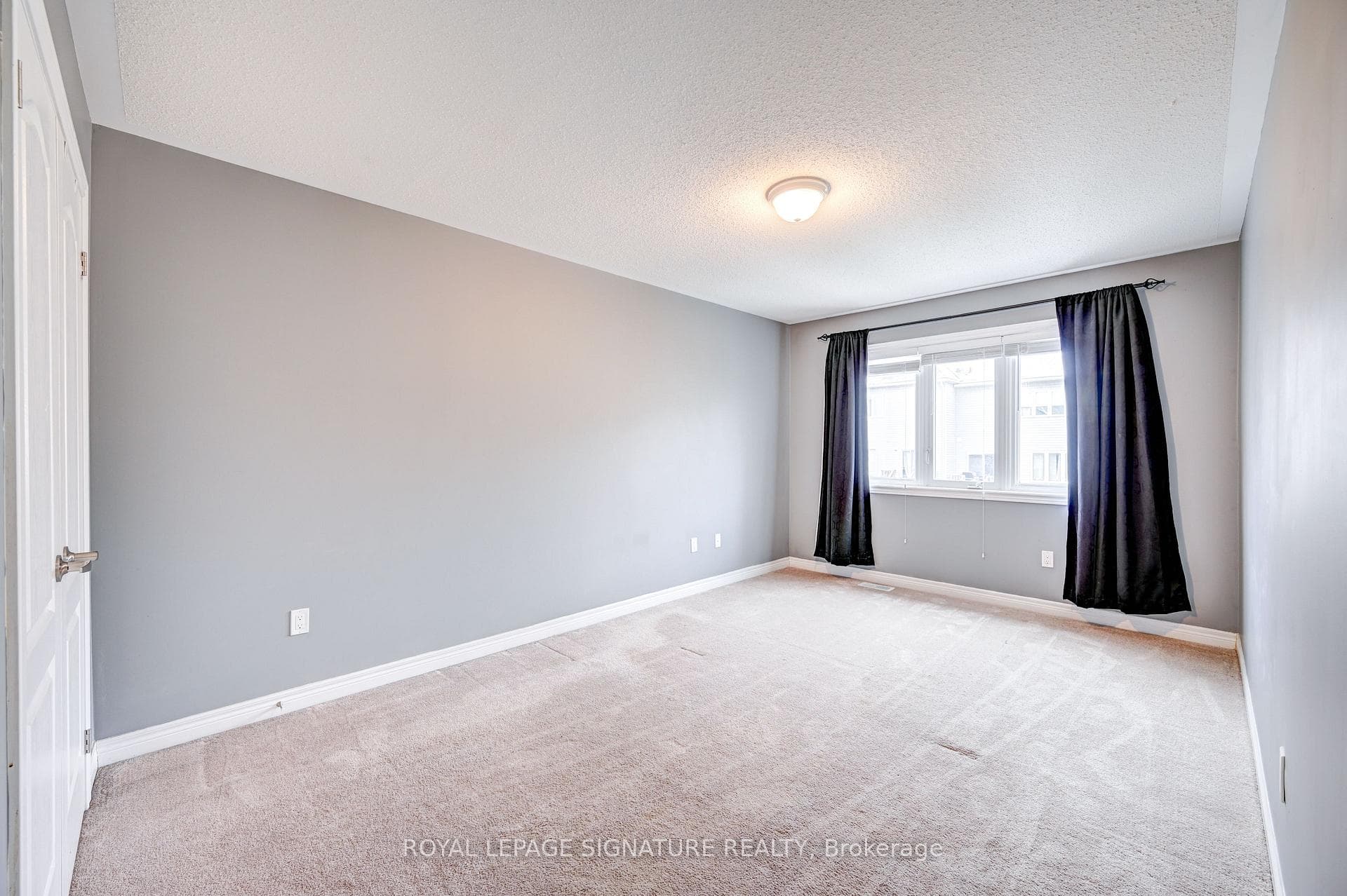 758 Cook Crescent photo 18