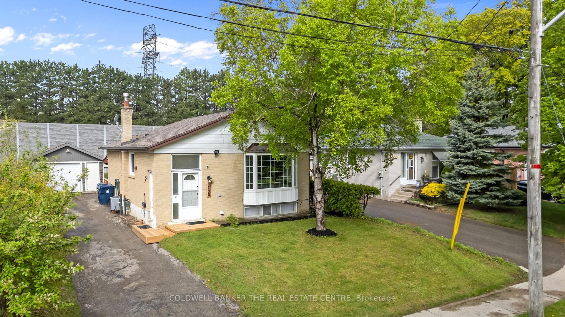 135 Lord Roberts Drive photo 2