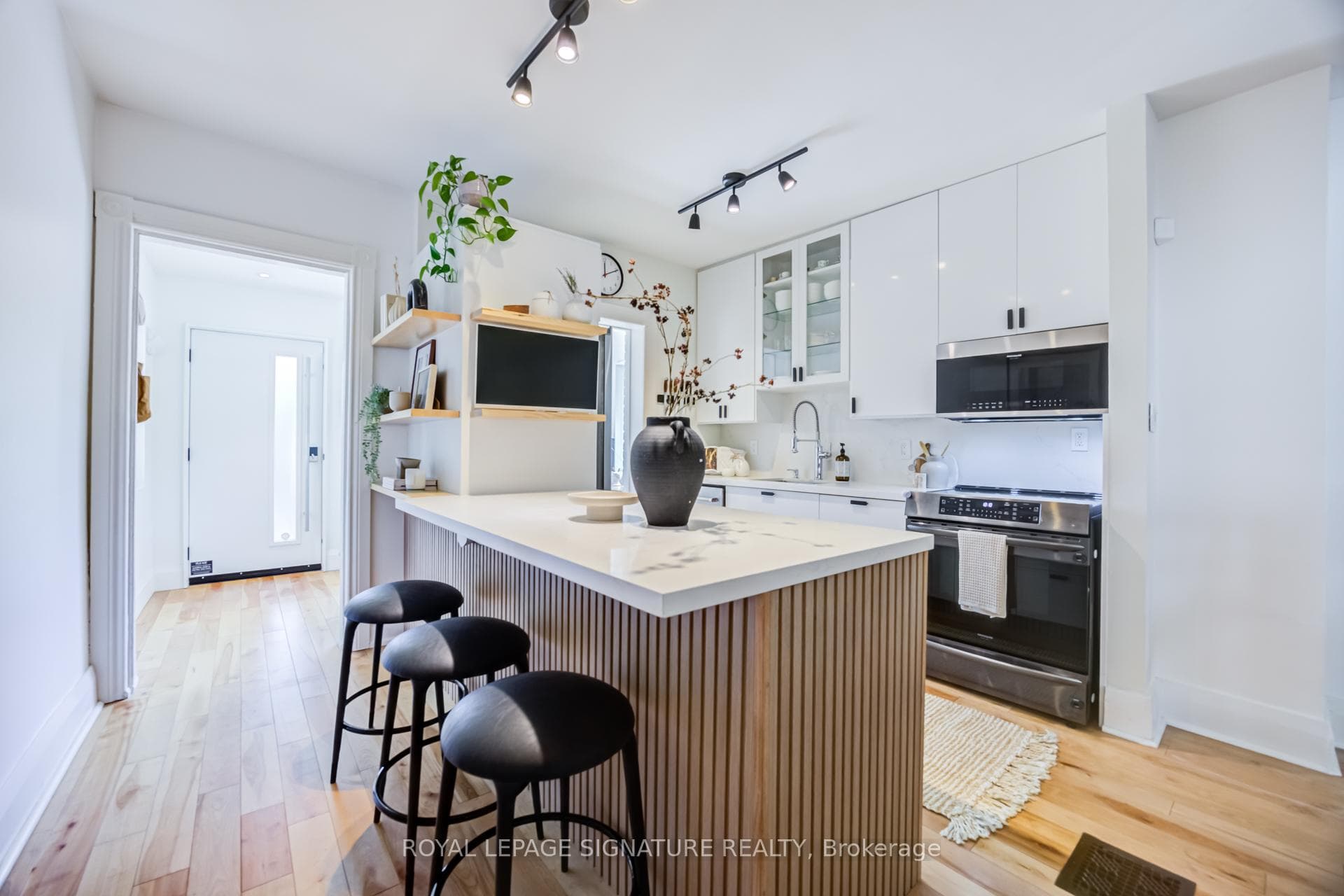 442 Rhodes Avenue photo 8