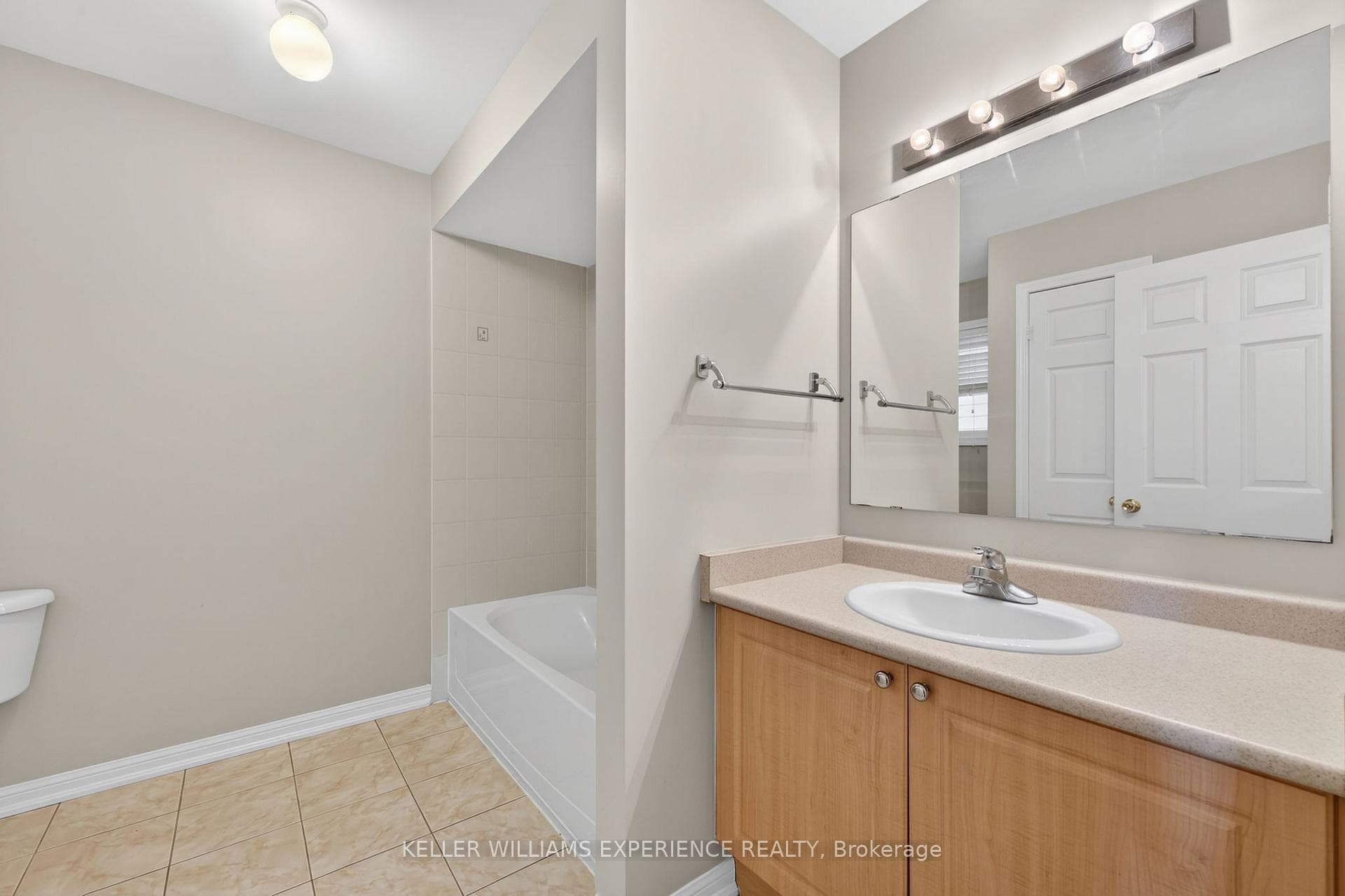 76 Commonwealth Road photo 36