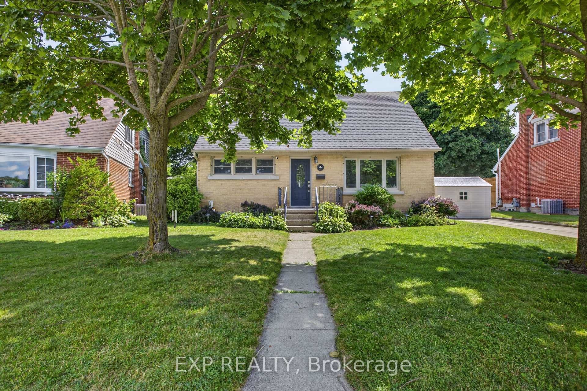531 Philip Crescent photo 3