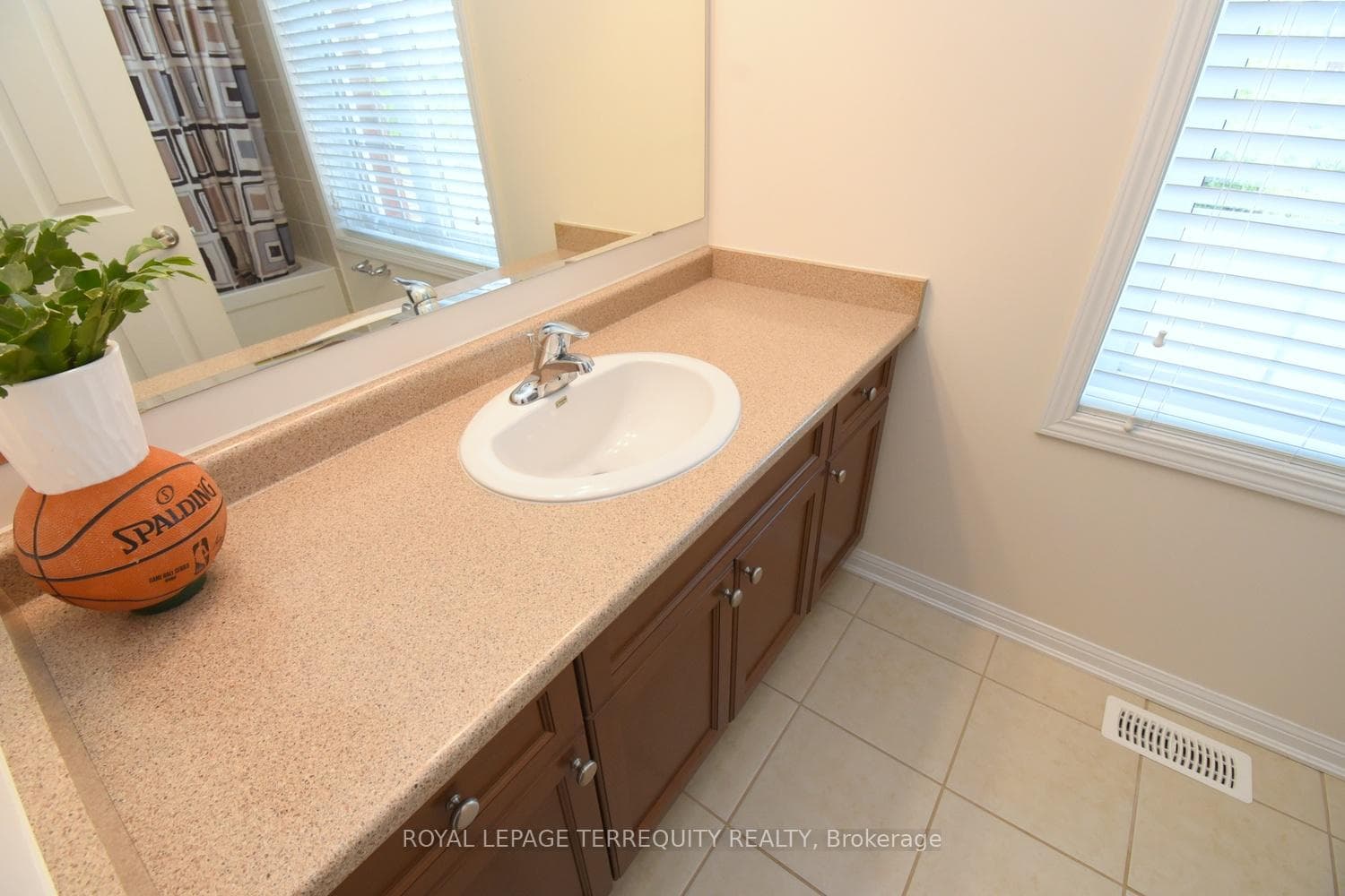 110 Gleave Terrace photo 37