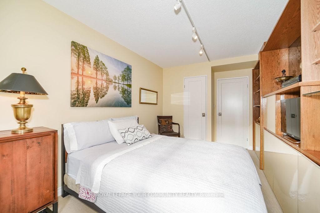 260 Heath Street Unit 703 photo 22