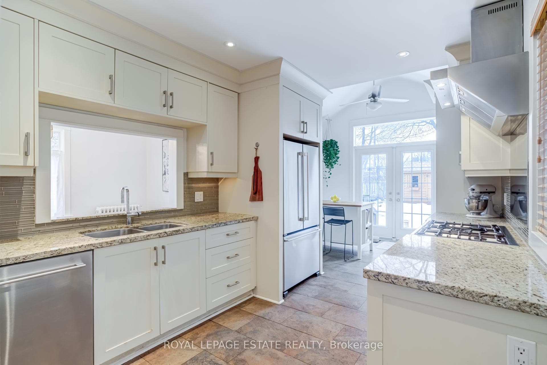 33 Ladykirk Avenue photo 12