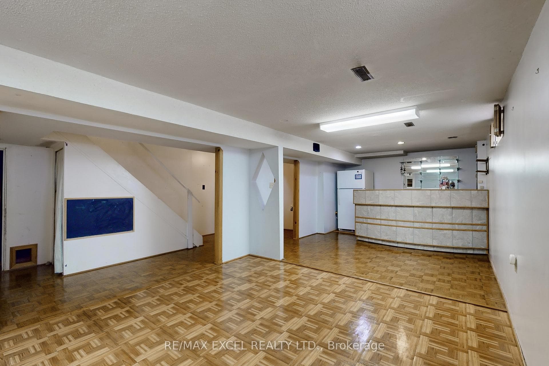 614 Village Parkway photo 27