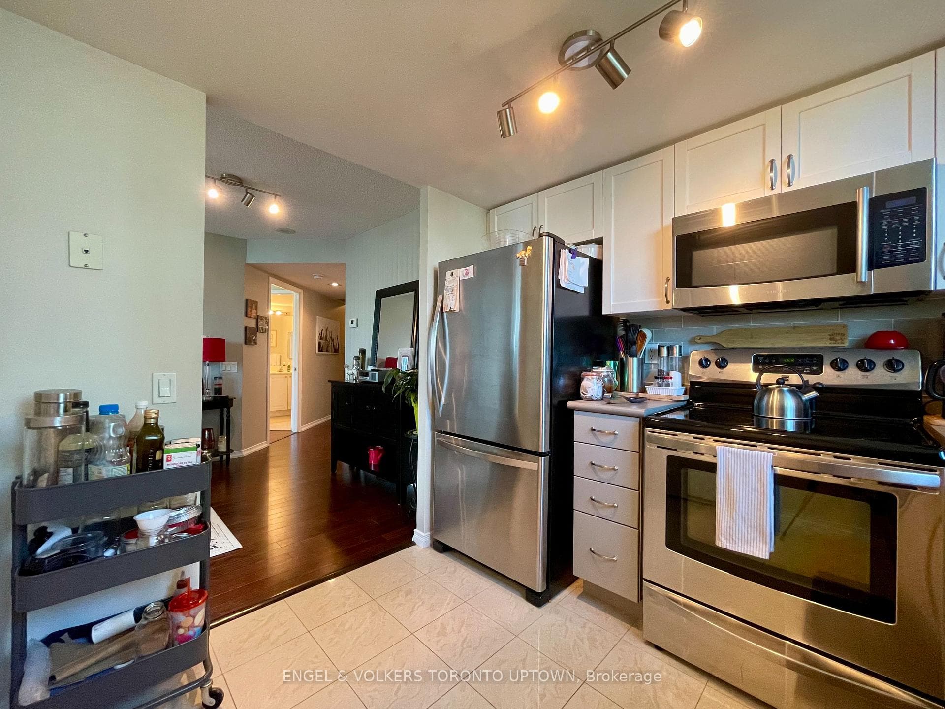 28 Harrison Garden Boulevard Unit 811 photo 15