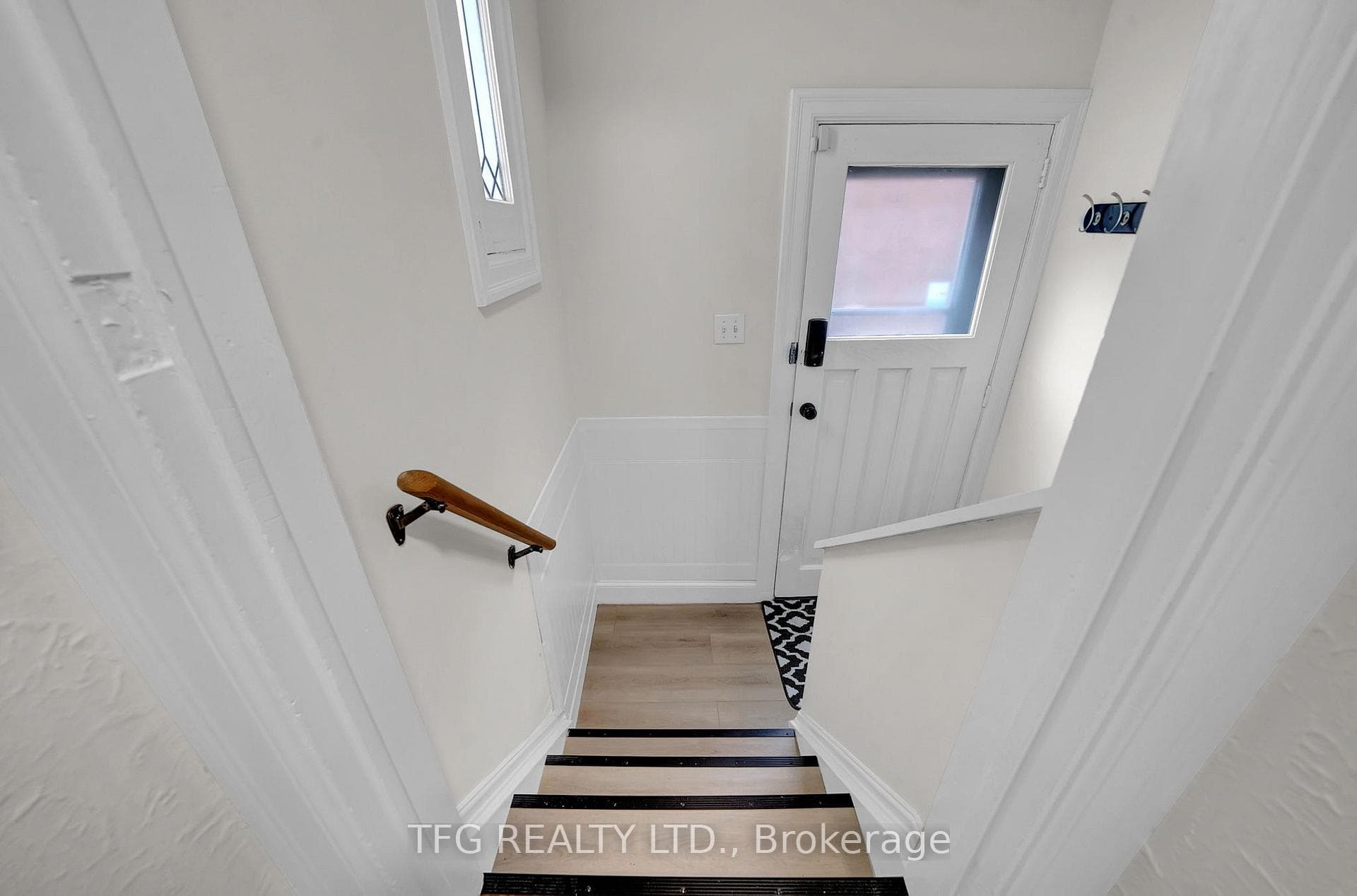 232 Clarke Street photo 4