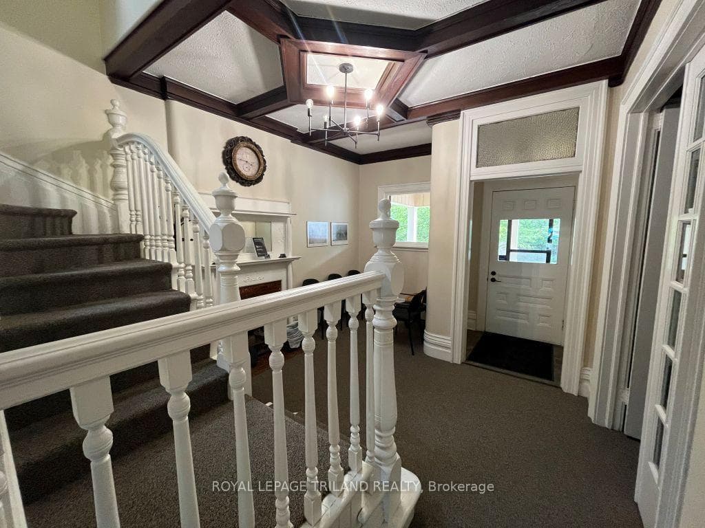 472 Ridout Street photo 4