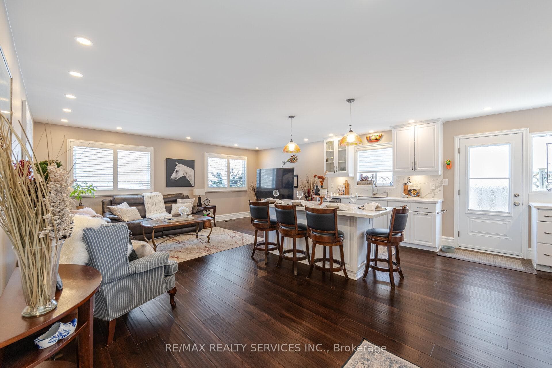 322 Kingsview Drive photo 8