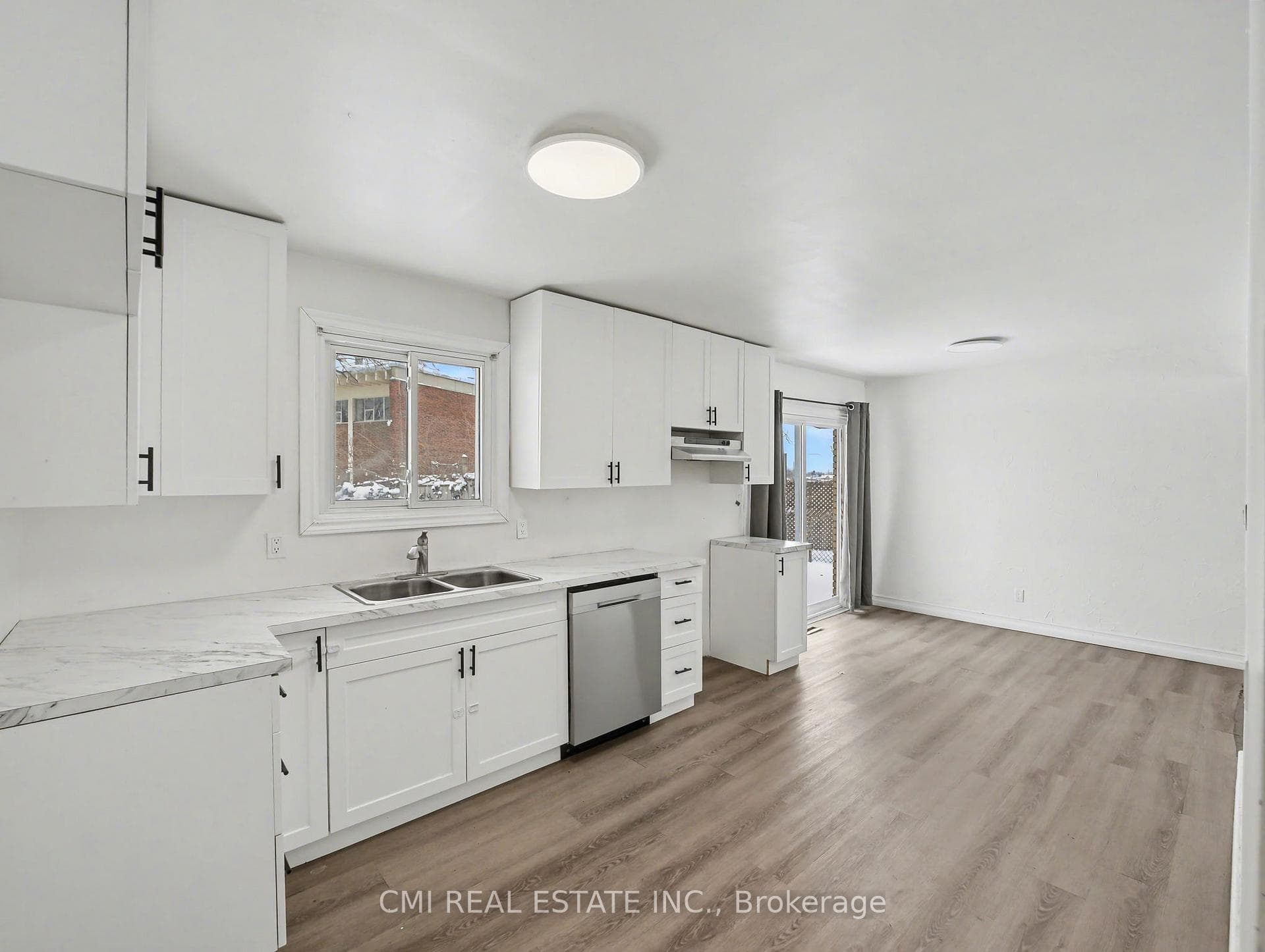 4306 East Avenue photo 4