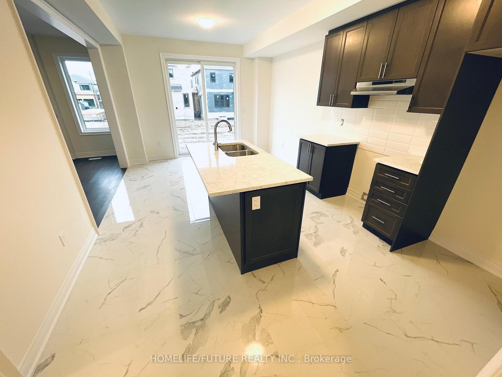 15 Wesley Brooks Street photo 6