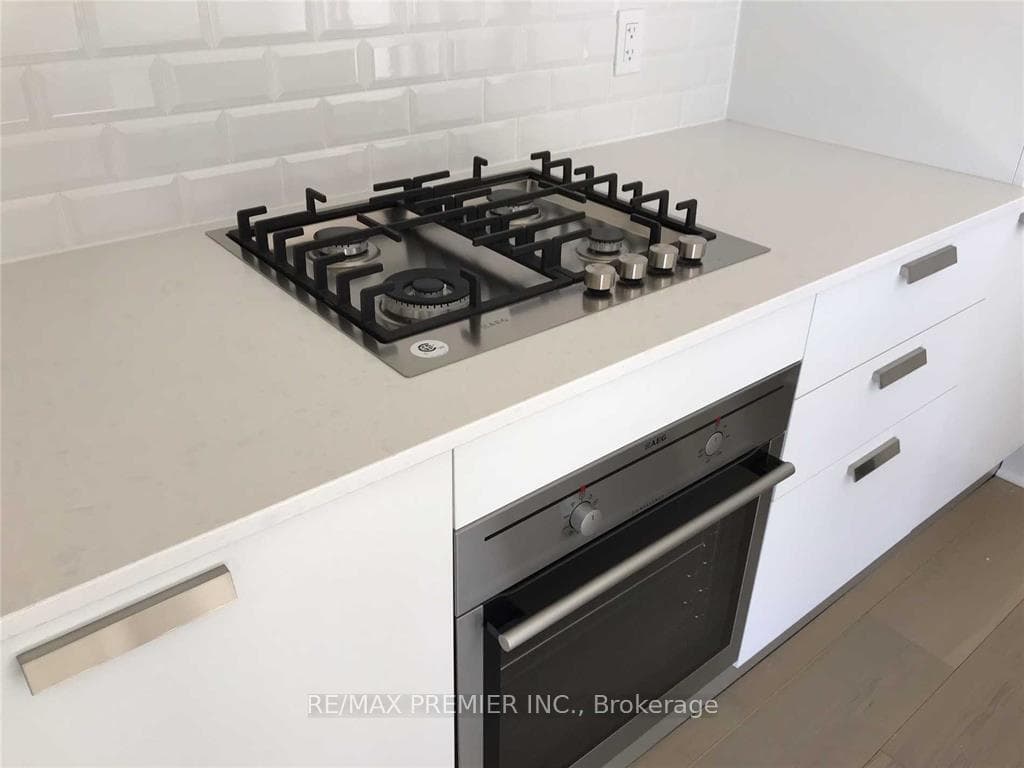 243 Perth Avenue Unit 210 photo 13