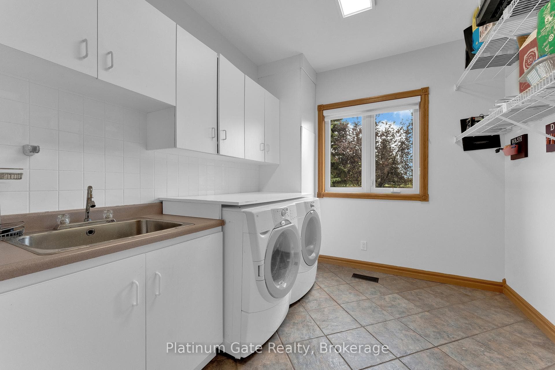 150 Seymour Crescent photo 30