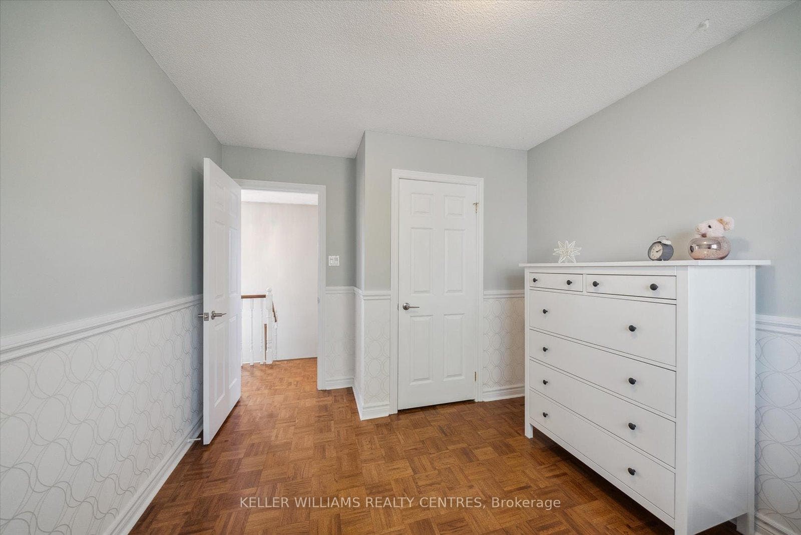 435 Kelly Crescent photo 22
