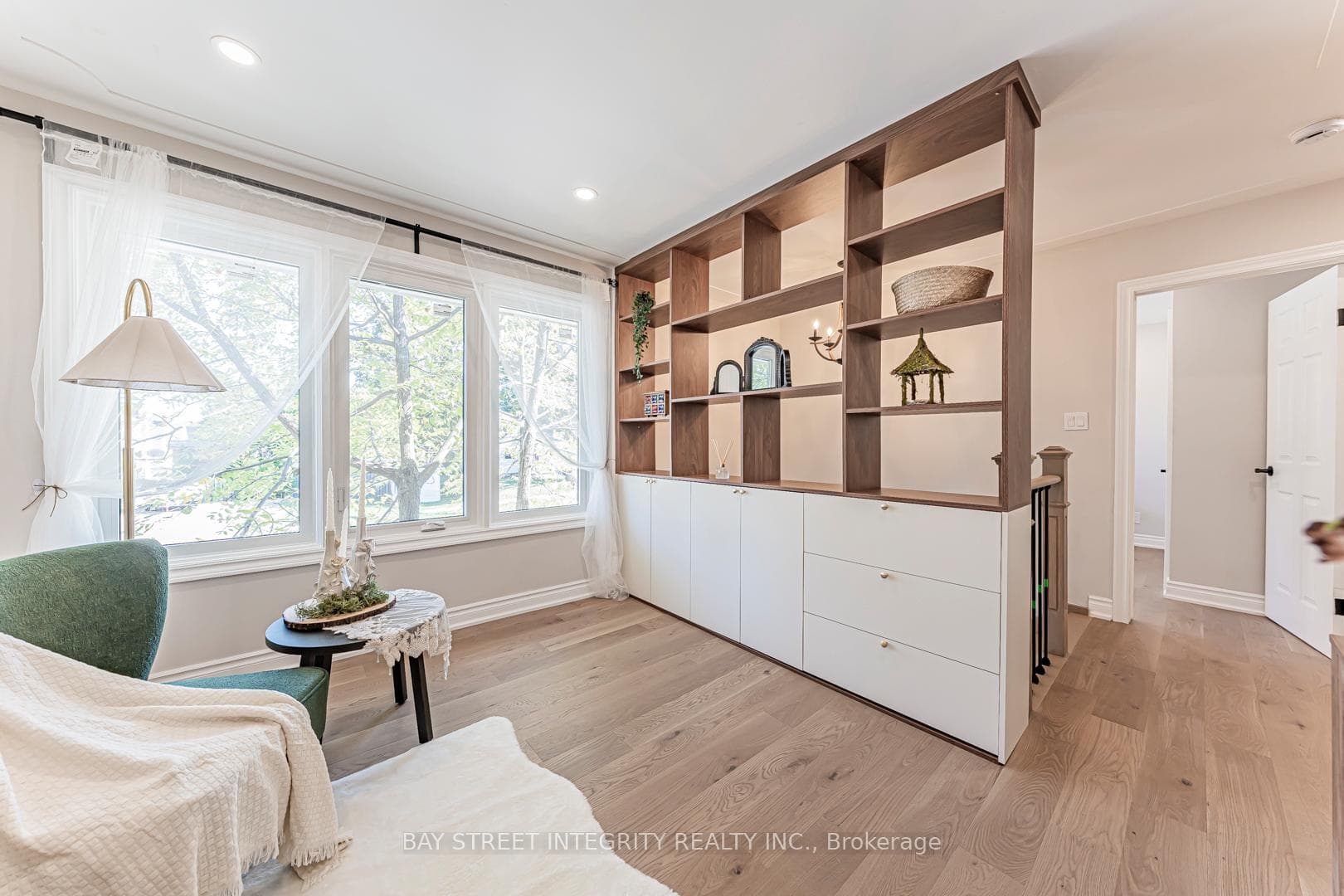 323 Clifton Road photo 10